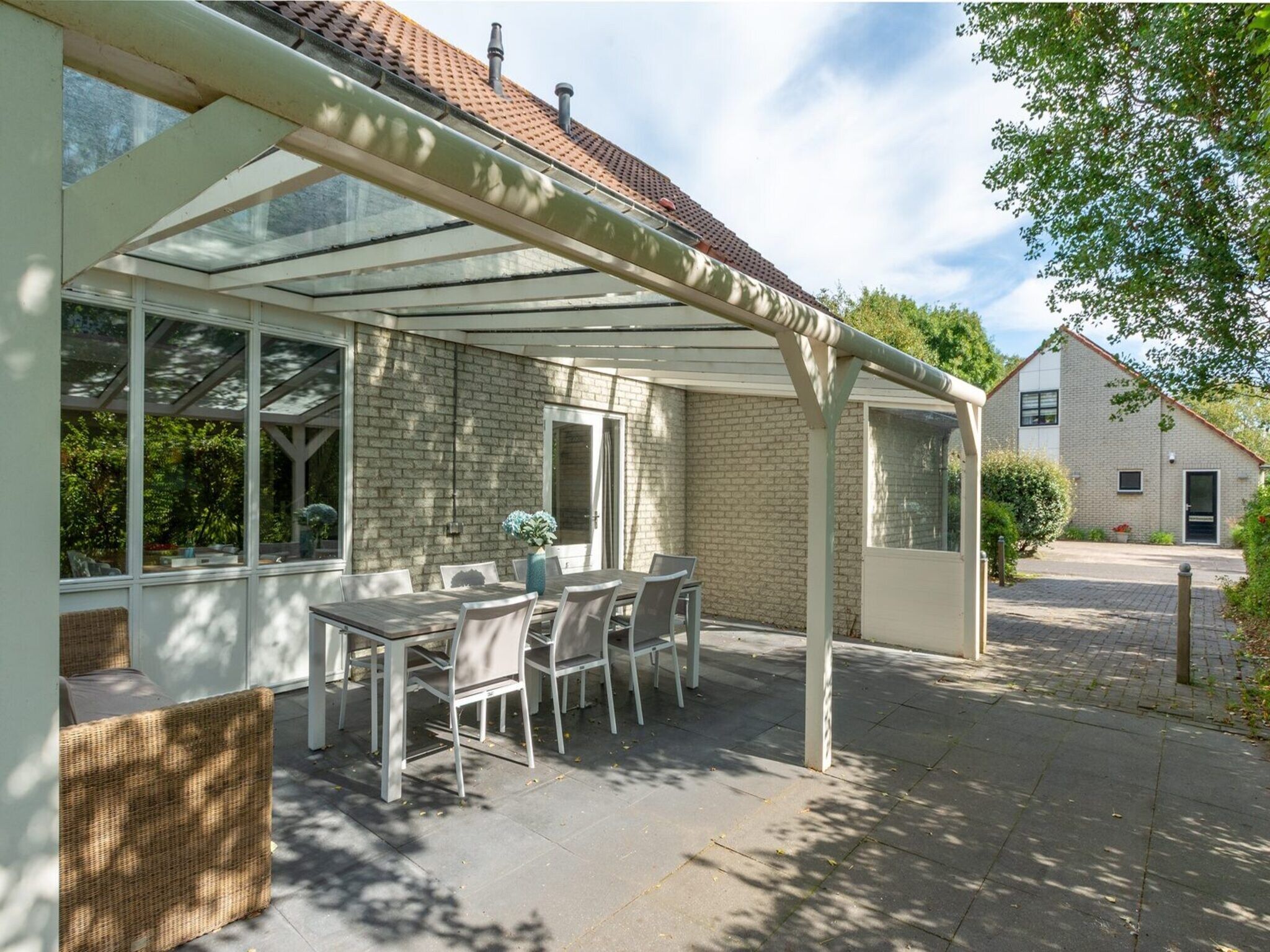 Het terras van Ooghduyne 75 in Julianadorp aan Zee