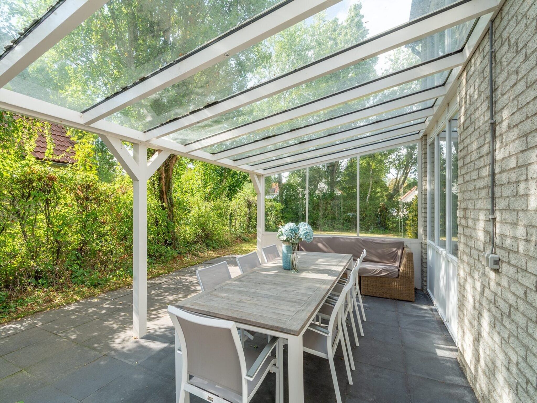 Het terras van Ooghduyne 75 in Julianadorp aan Zee