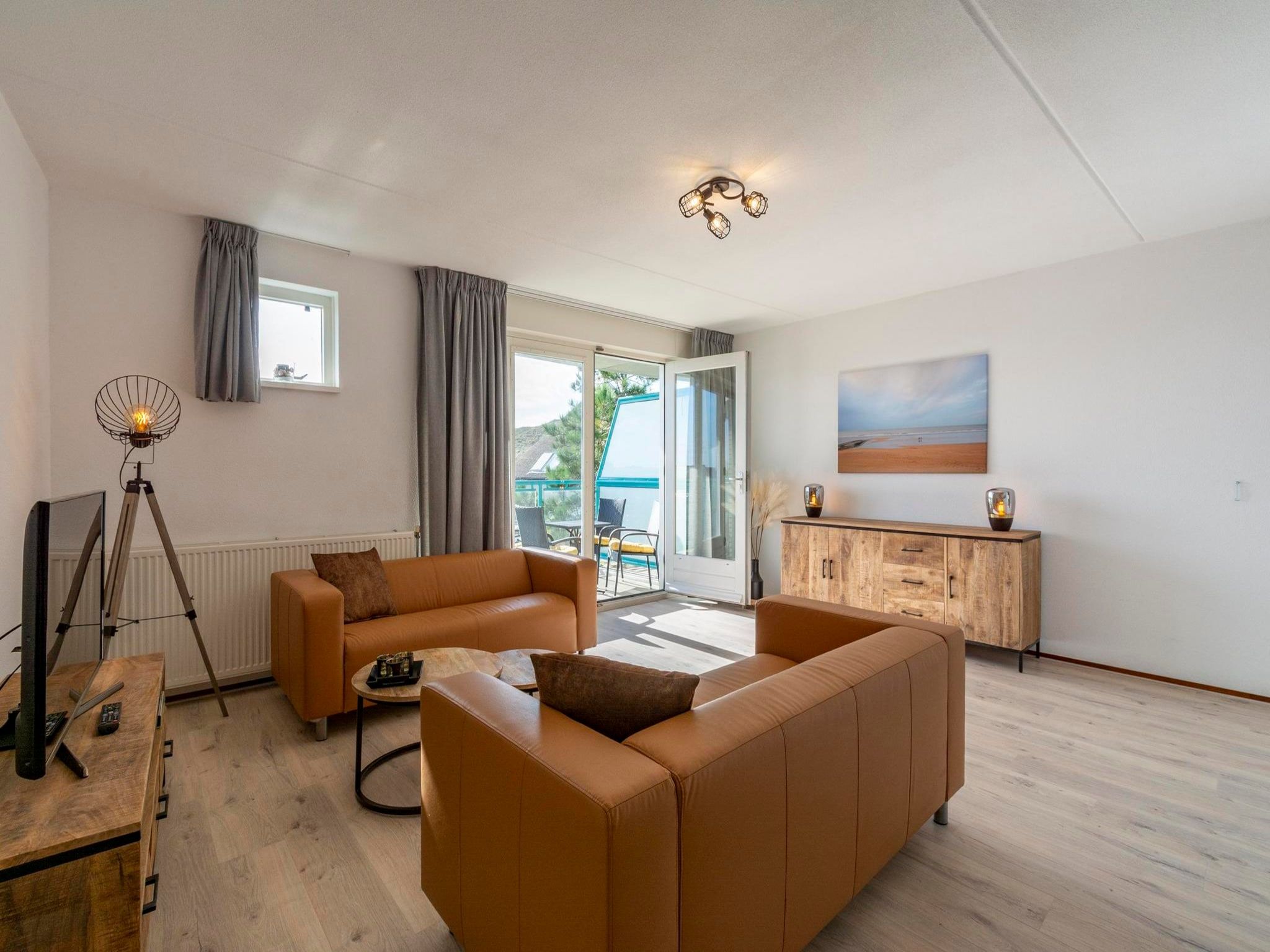 De woonkamer van Strandslag 127 in Julianadorp aan Zee