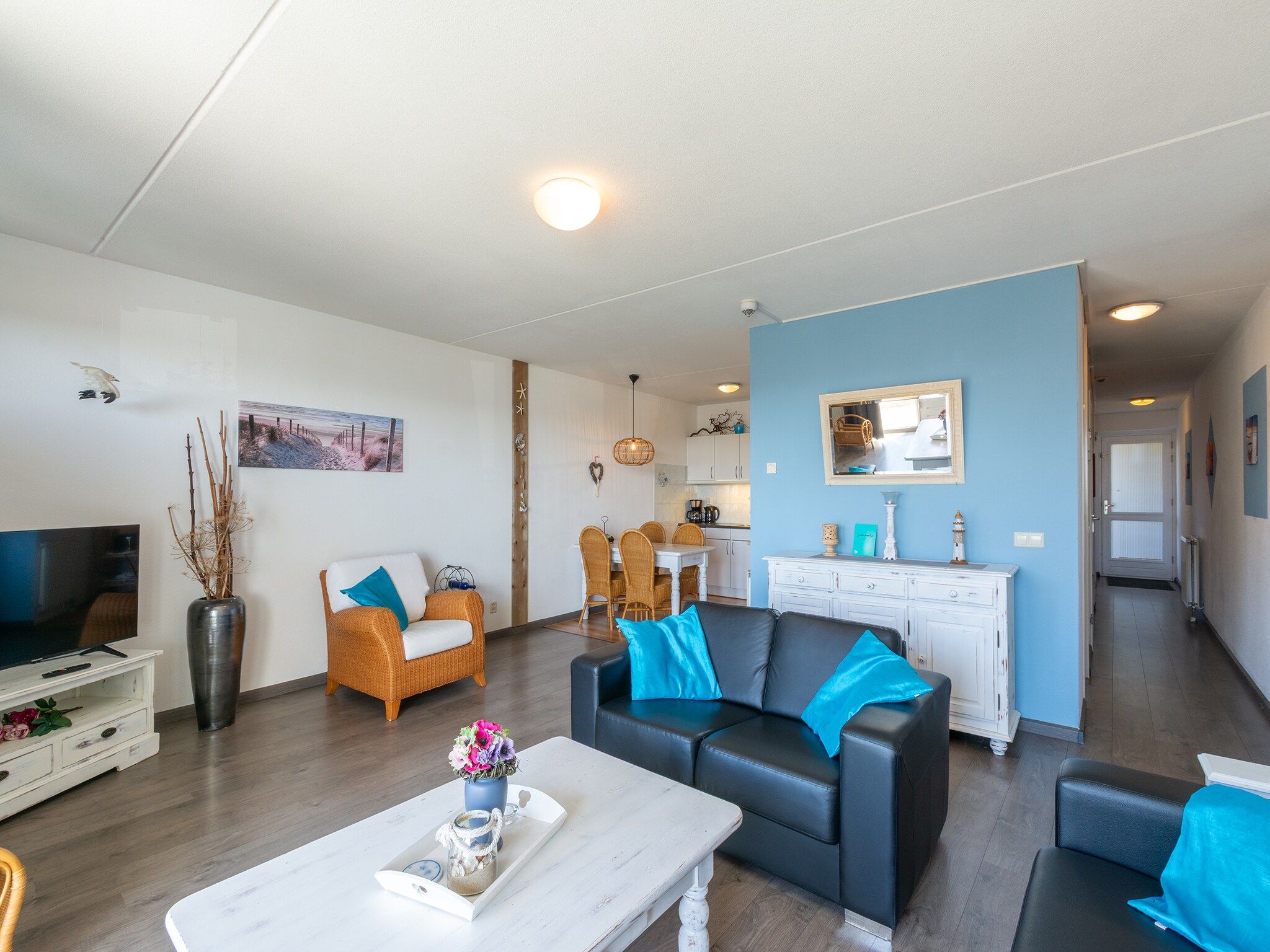 De woonkamer van Strandslag 157 in Julianadorp aan Zee