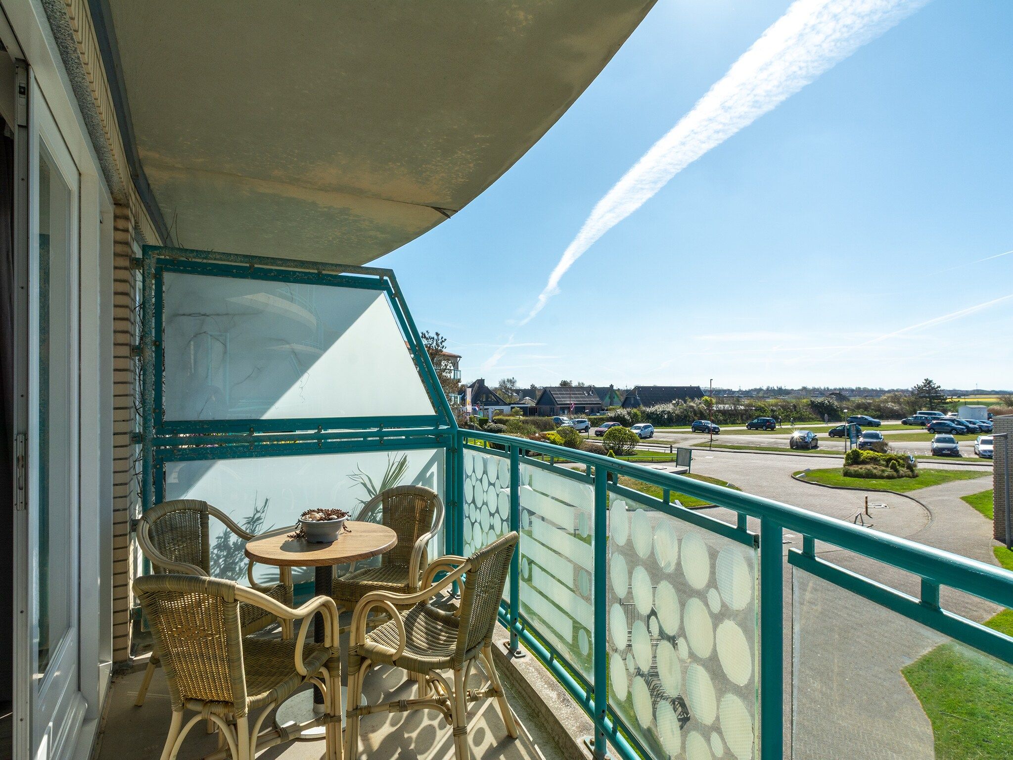 Het terras van Strandslag 157 in Julianadorp aan Zee