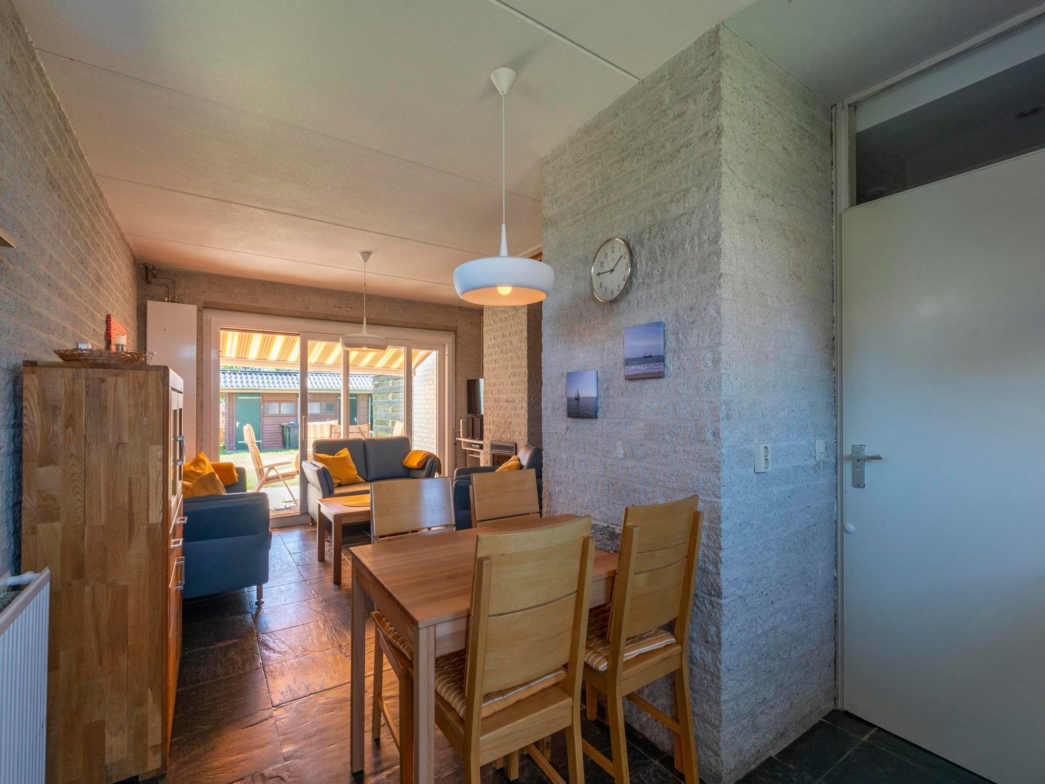 De eetkamer van Abbestederweg 24A in Callantsoog