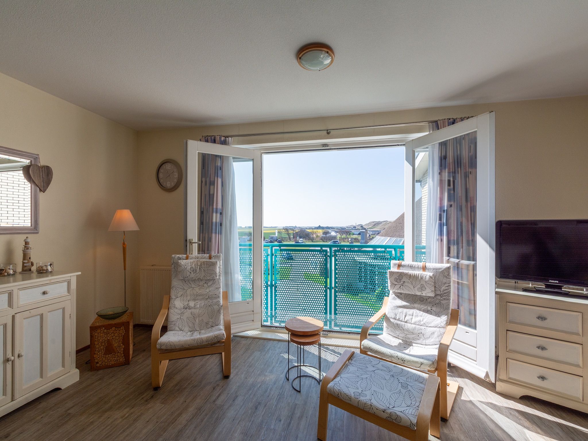 De woonkamer van Strandslag 189 in Julianadorp aan Zee