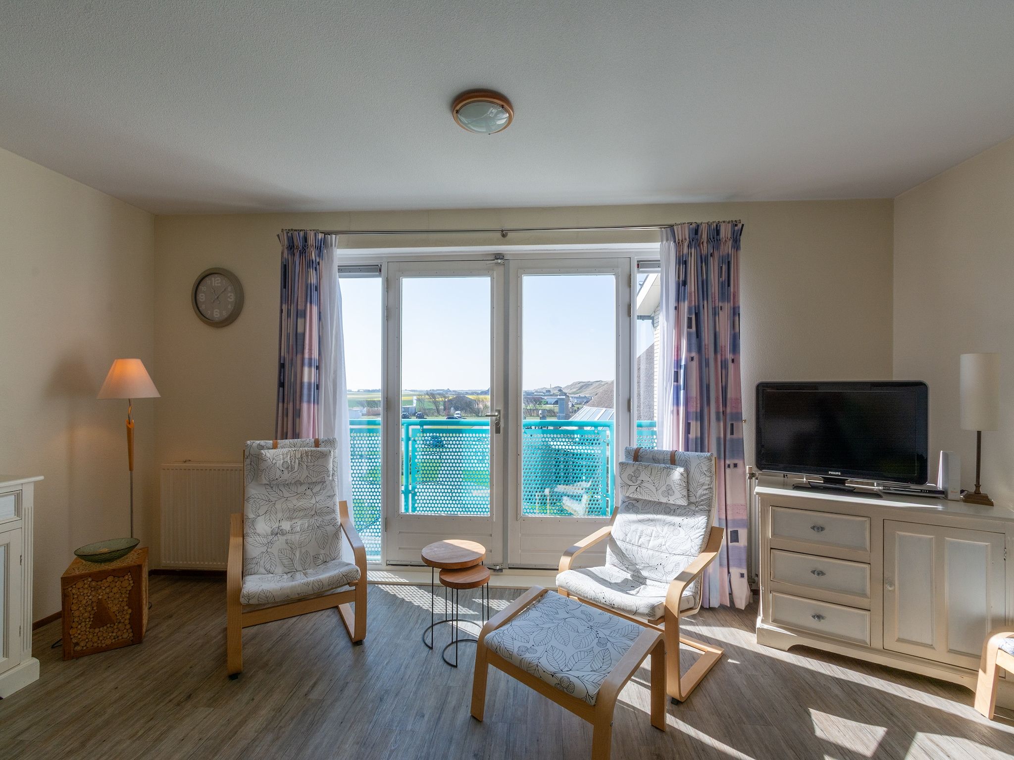 De woonkamer van Strandslag 189 in Julianadorp aan Zee