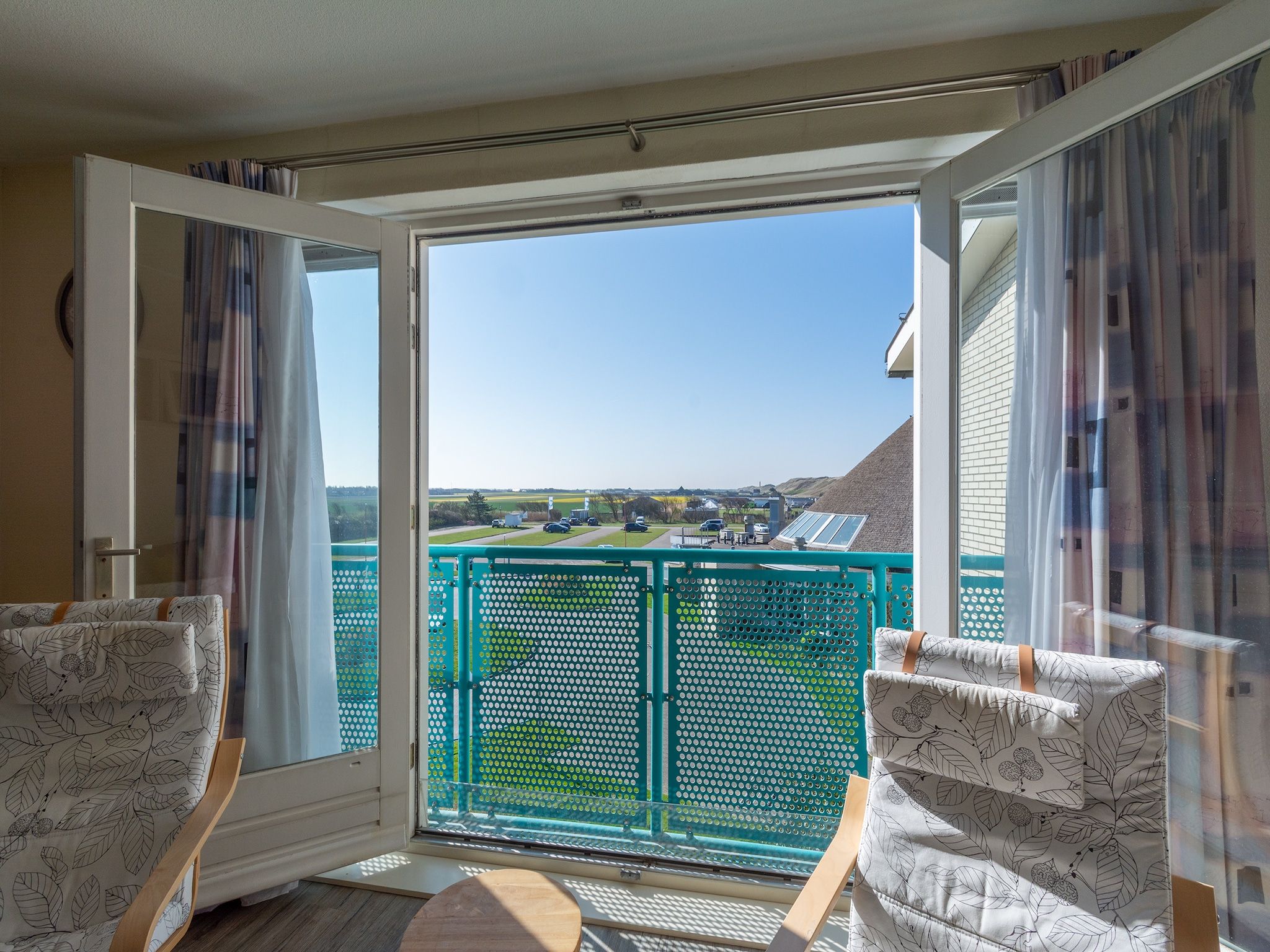 Het terras van Strandslag 189 in Julianadorp aan Zee