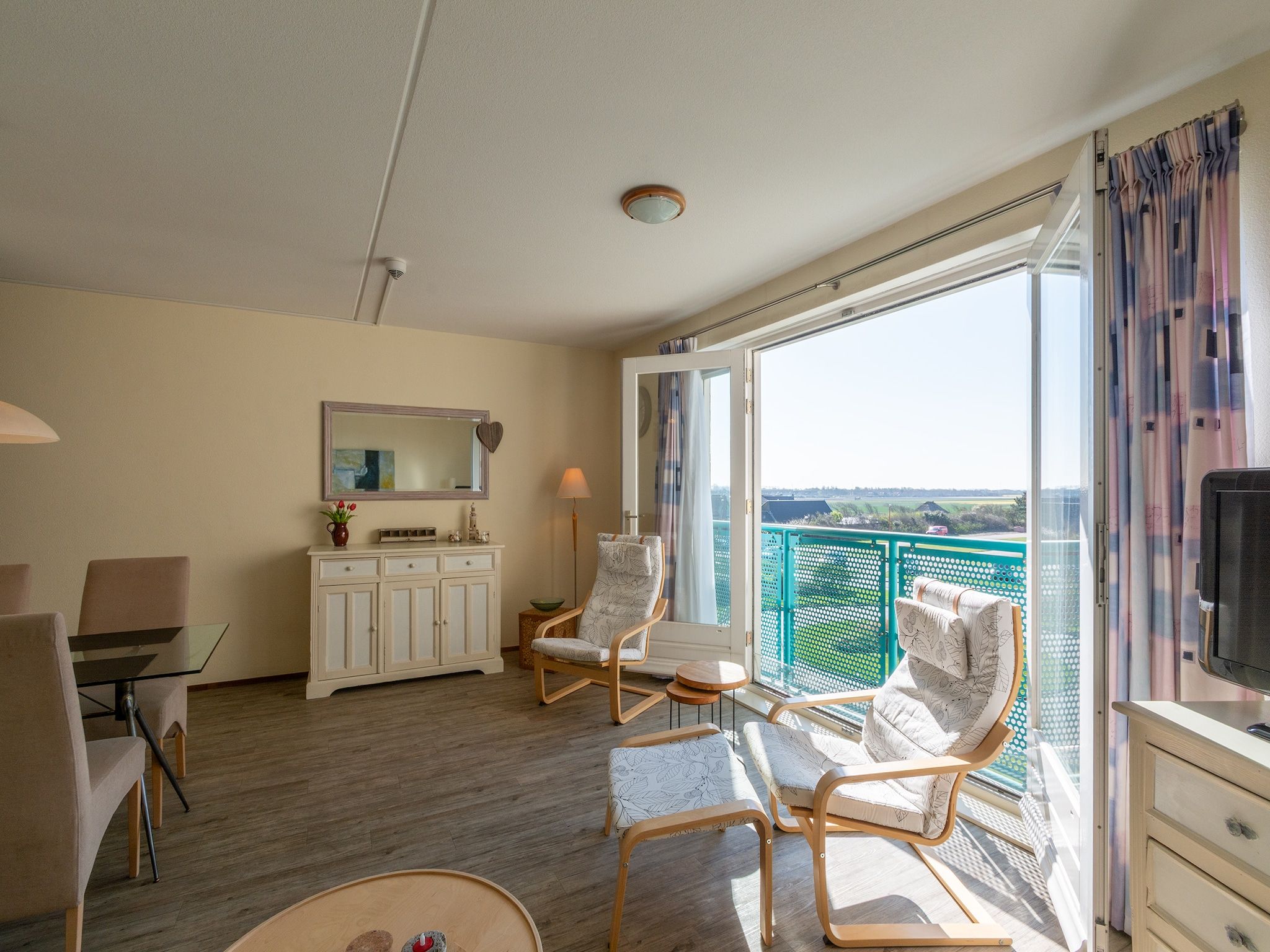 De woonkamer van Strandslag 189 in Julianadorp aan Zee