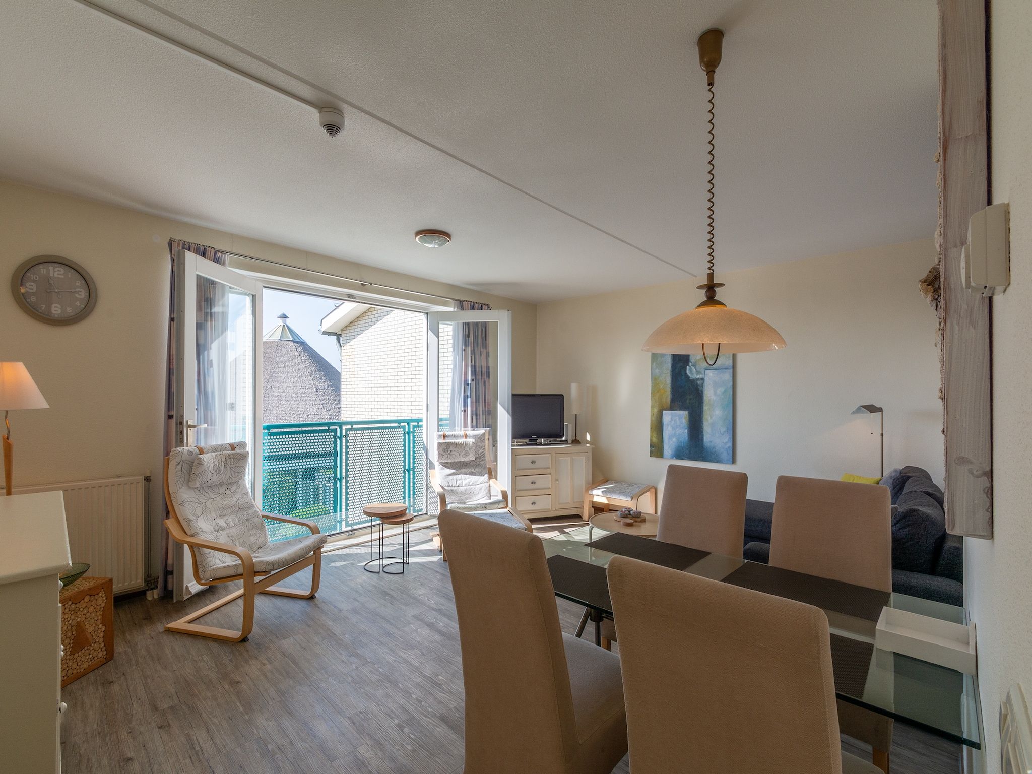 De woonkamer van Strandslag 189 in Julianadorp aan Zee