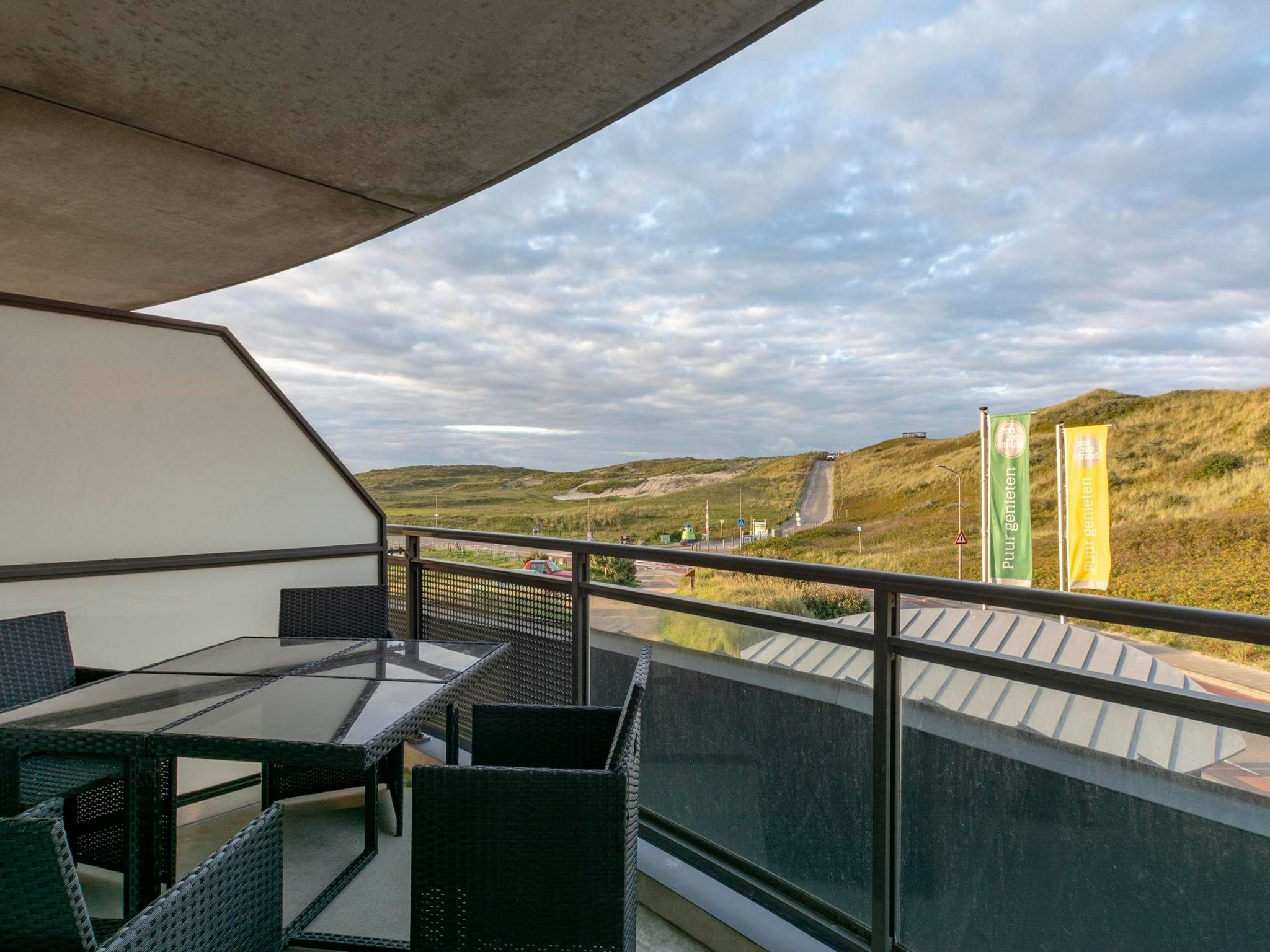 Het terras van Wijde Blick 208 in Callantsoog