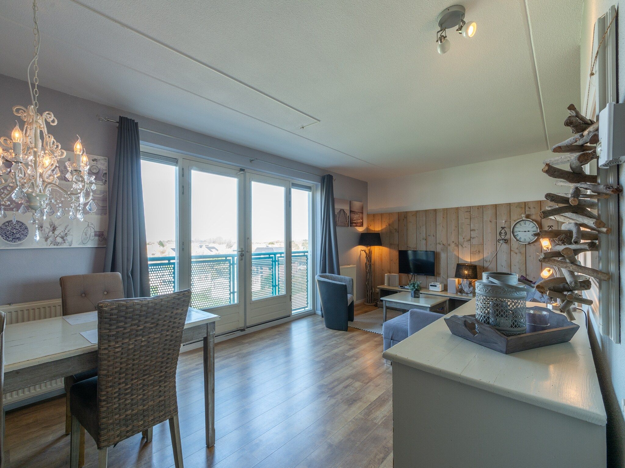 De woonkamer van Strandslag 193 in Julianadorp aan Zee