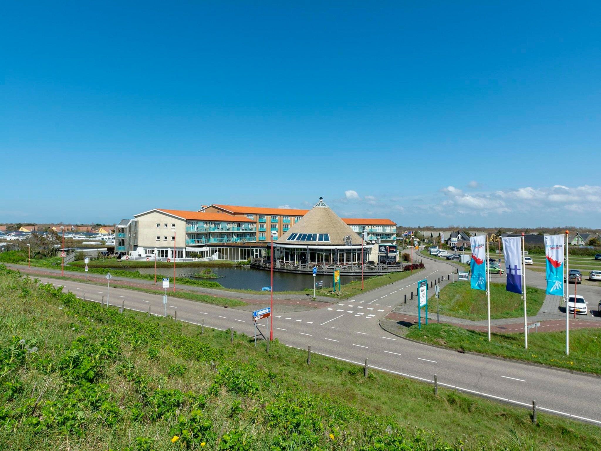 De buitenkant van Strandslag 193 in Julianadorp aan Zee