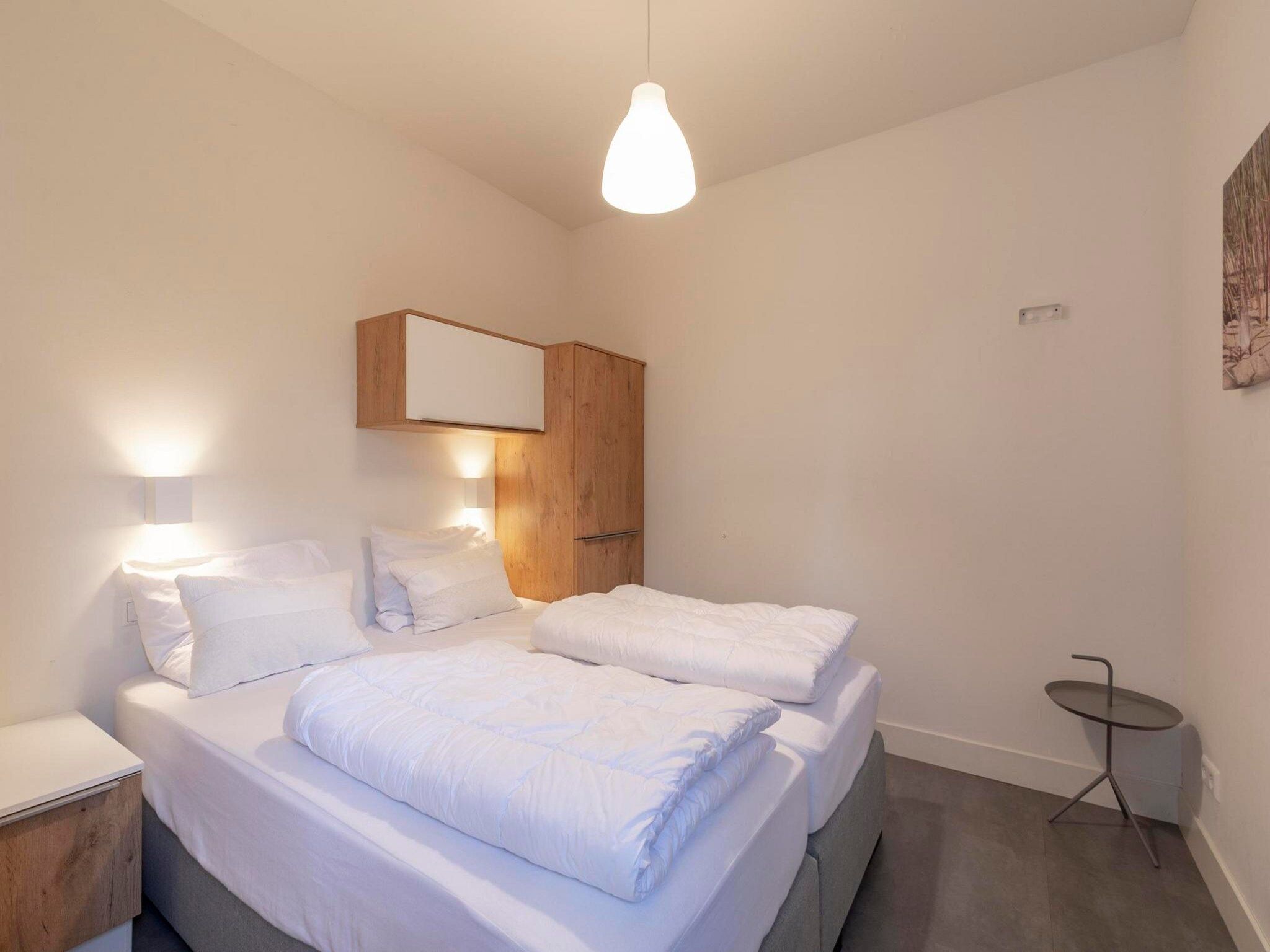 Een slaapkamer van Strandhuis Uitwaayer in Sint Maartensvlotbrug