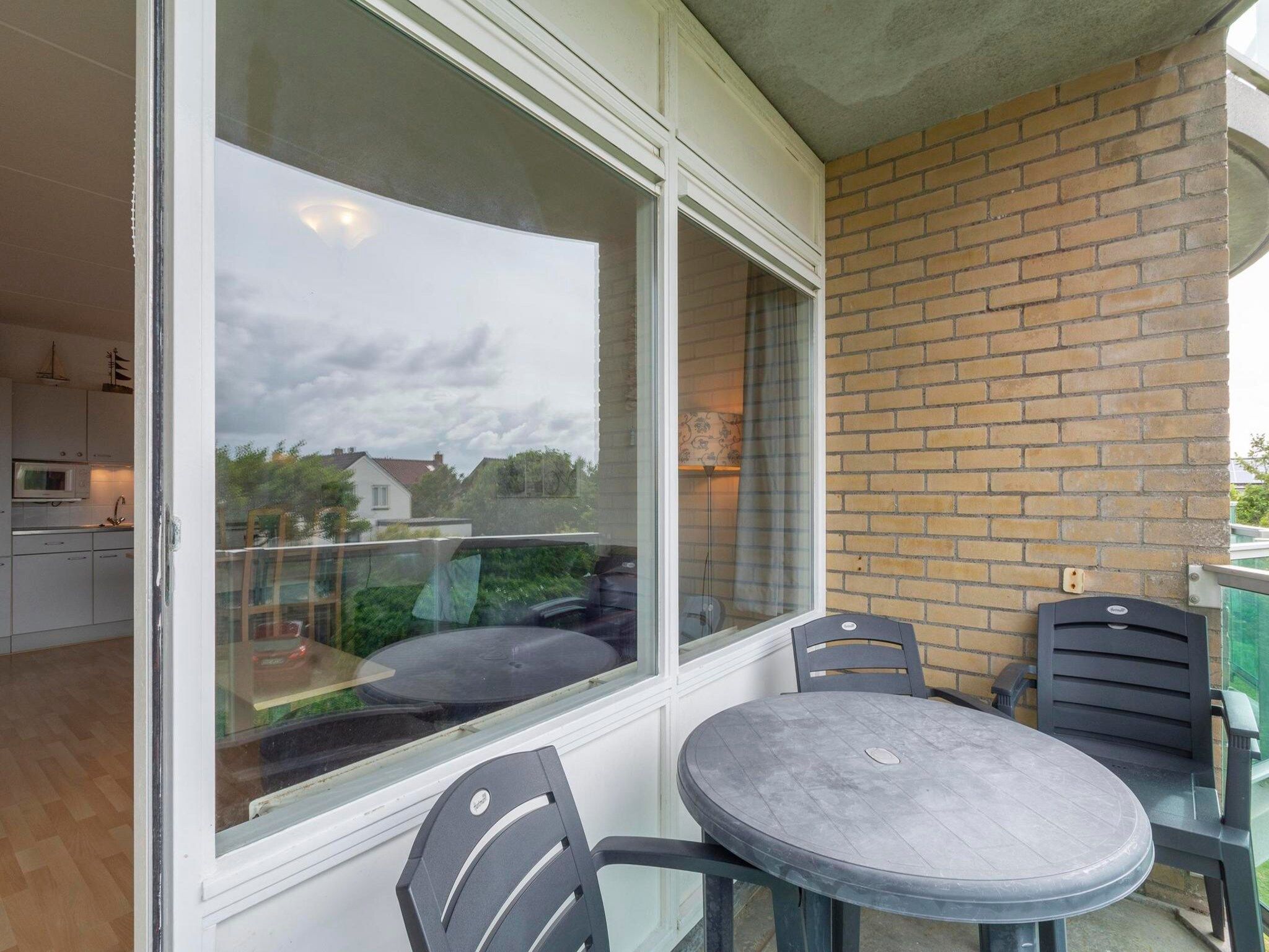 Het terras van Beach Appartement 29 in Callantsoog