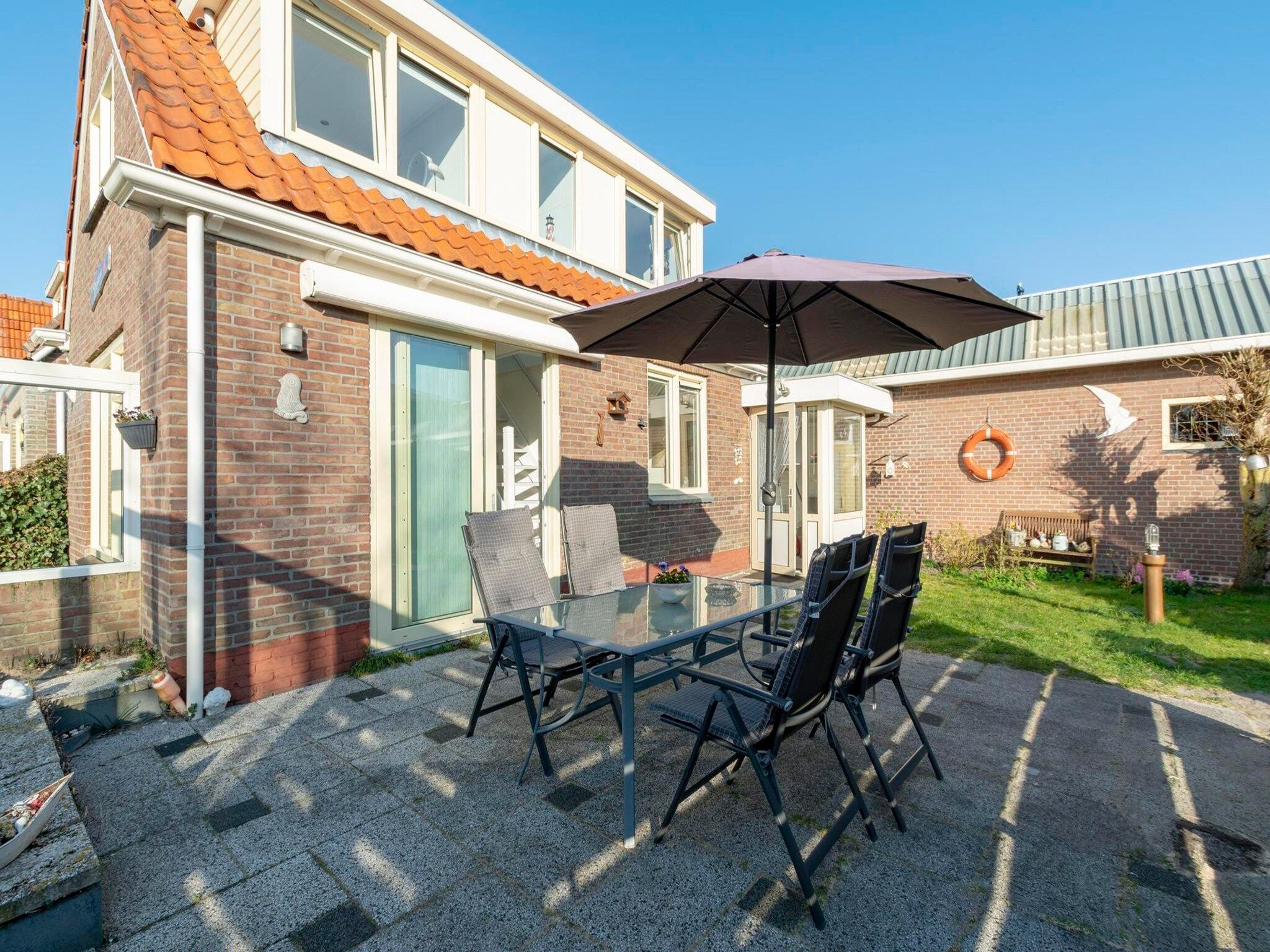 Het terras van Duinroos in Groote Keeten