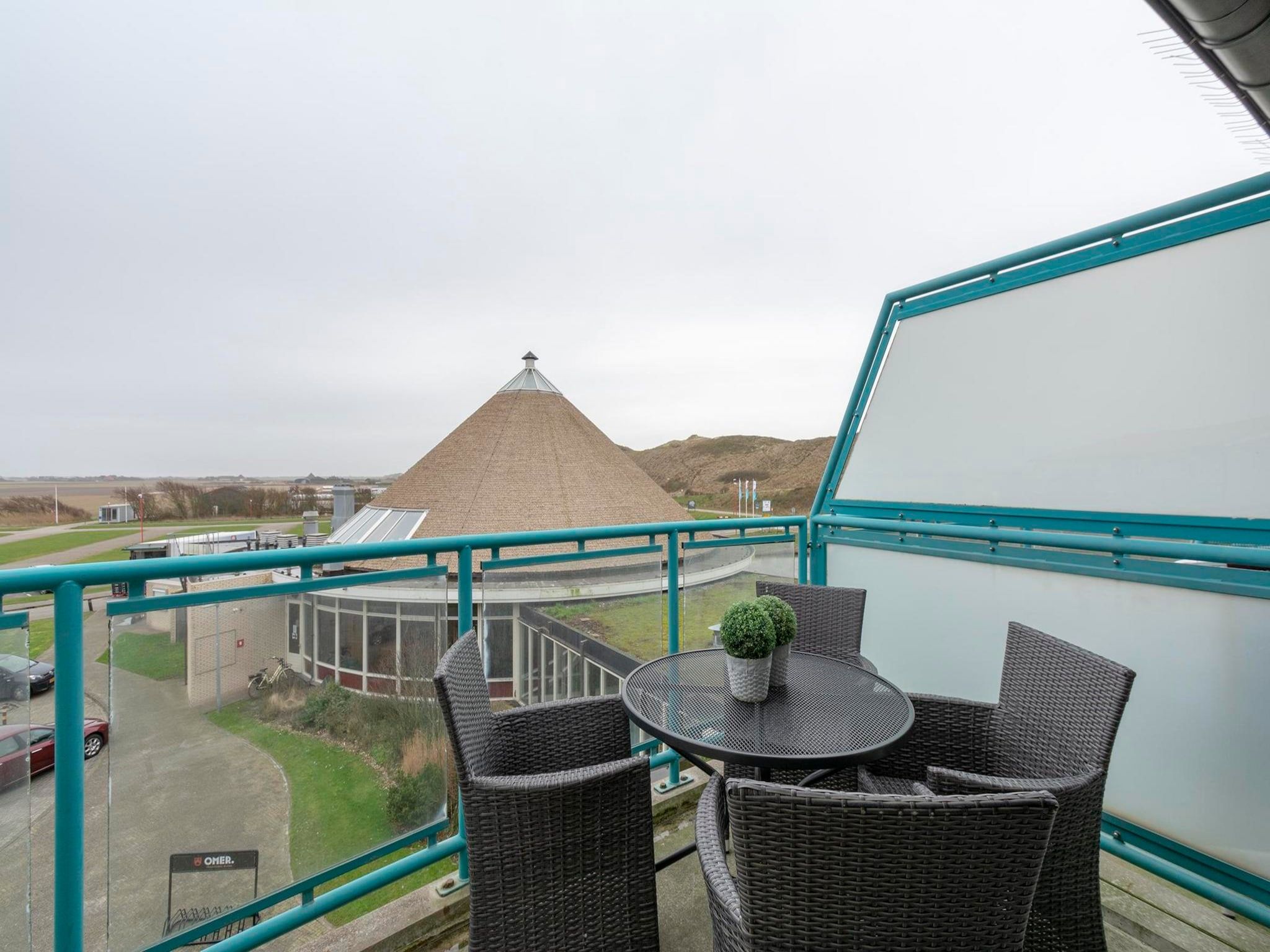 Het terras van Strandslag 203 in Julianadorp aan Zee