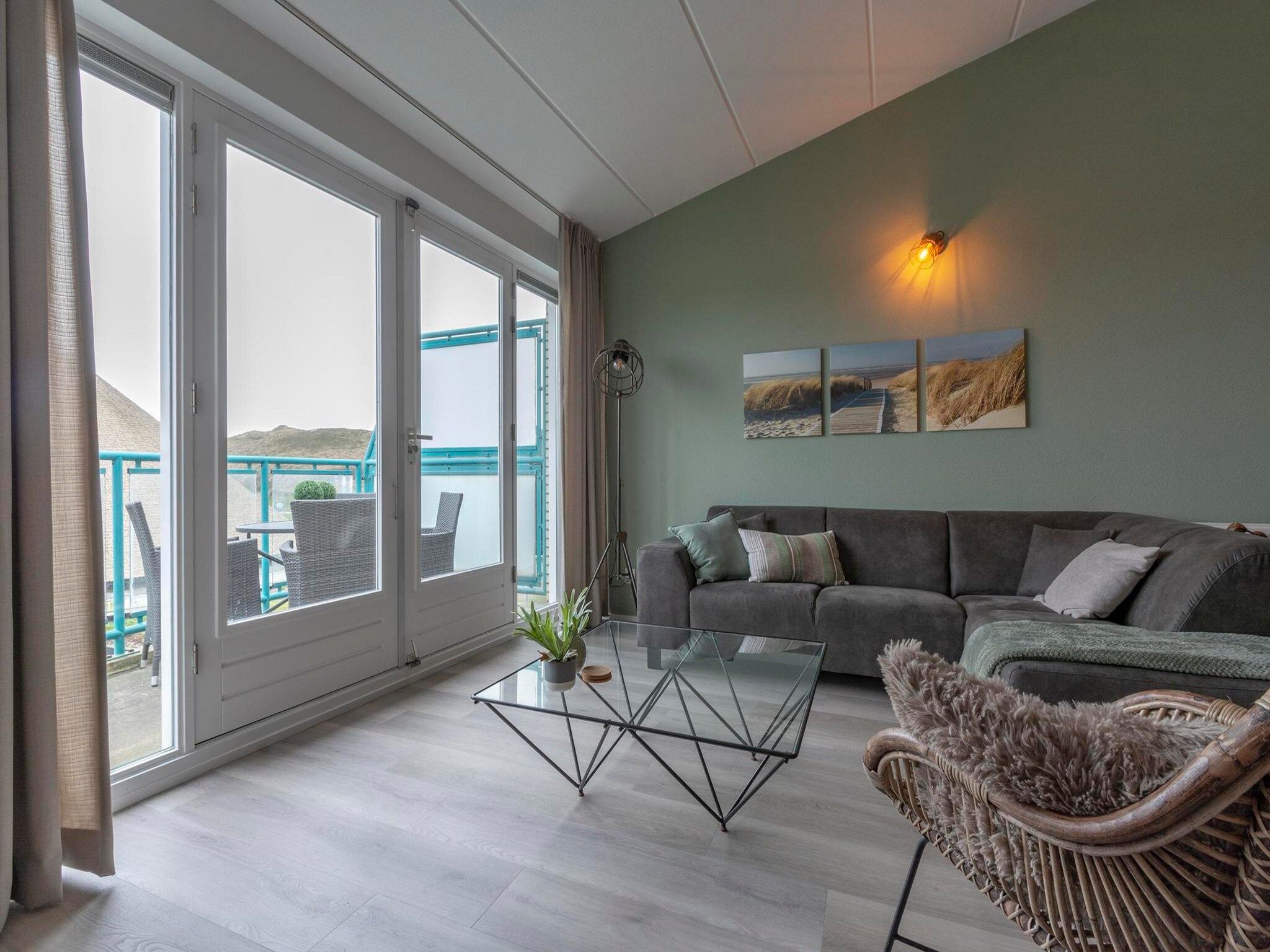 De woonkamer van Strandslag 203 in Julianadorp aan Zee
