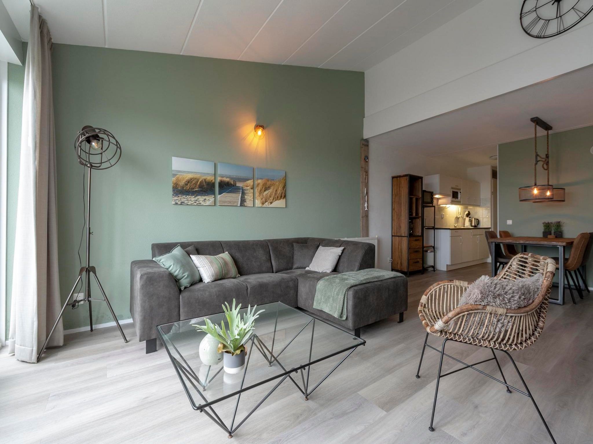 De woonkamer van Strandslag 203 in Julianadorp aan Zee
