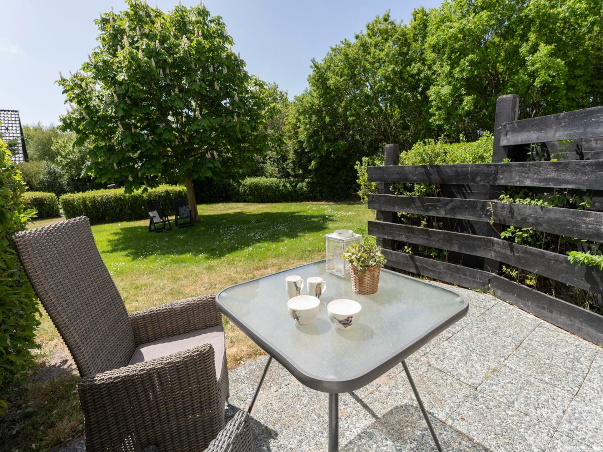 Het terras van Strandhuys Alikruik in De Koog