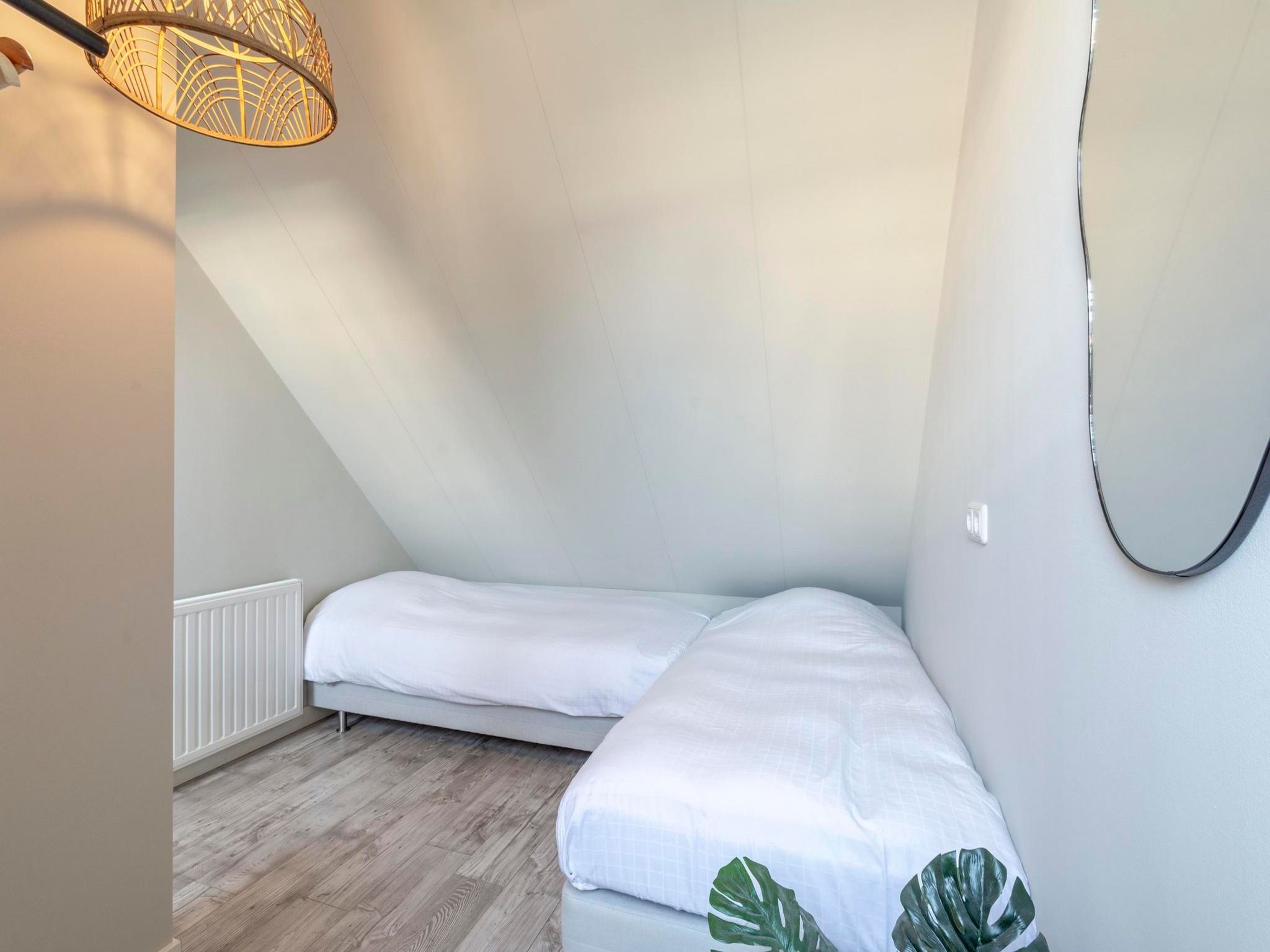 Een slaapkamer van Duinroosweg 83 in Callantsoog