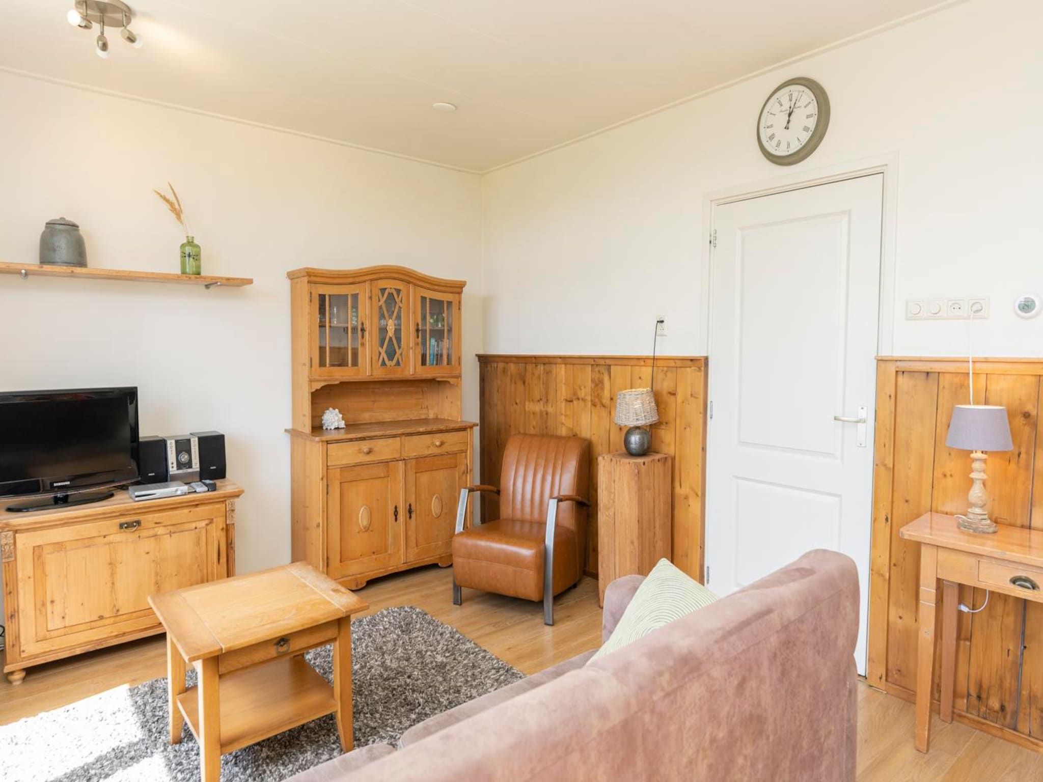 De woonkamer van Strandhuys Mossel in De Koog