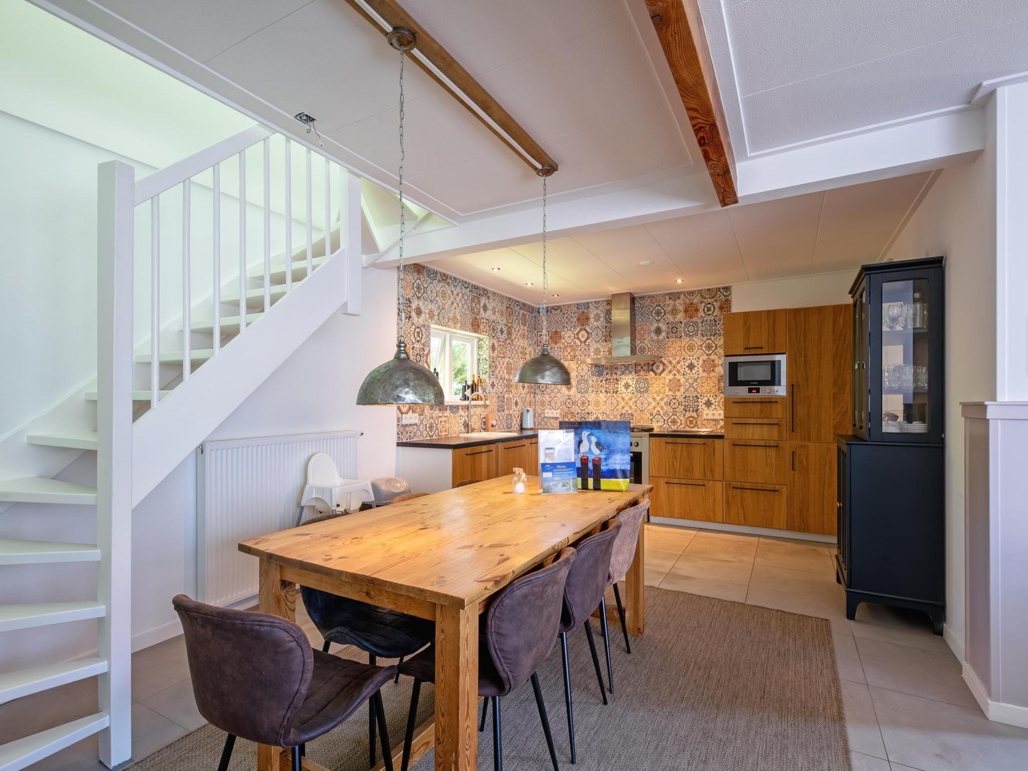 De eetkamer van Strandhuys Oester in De Koog