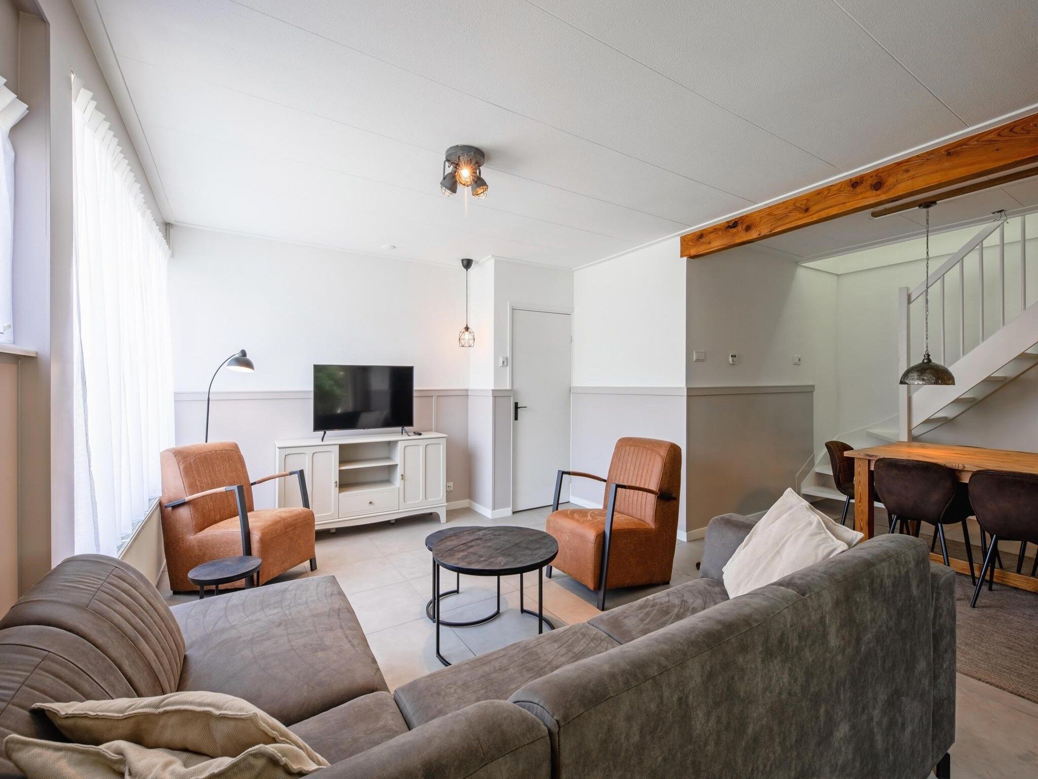 De woonkamer van Strandhuys Oester in De Koog