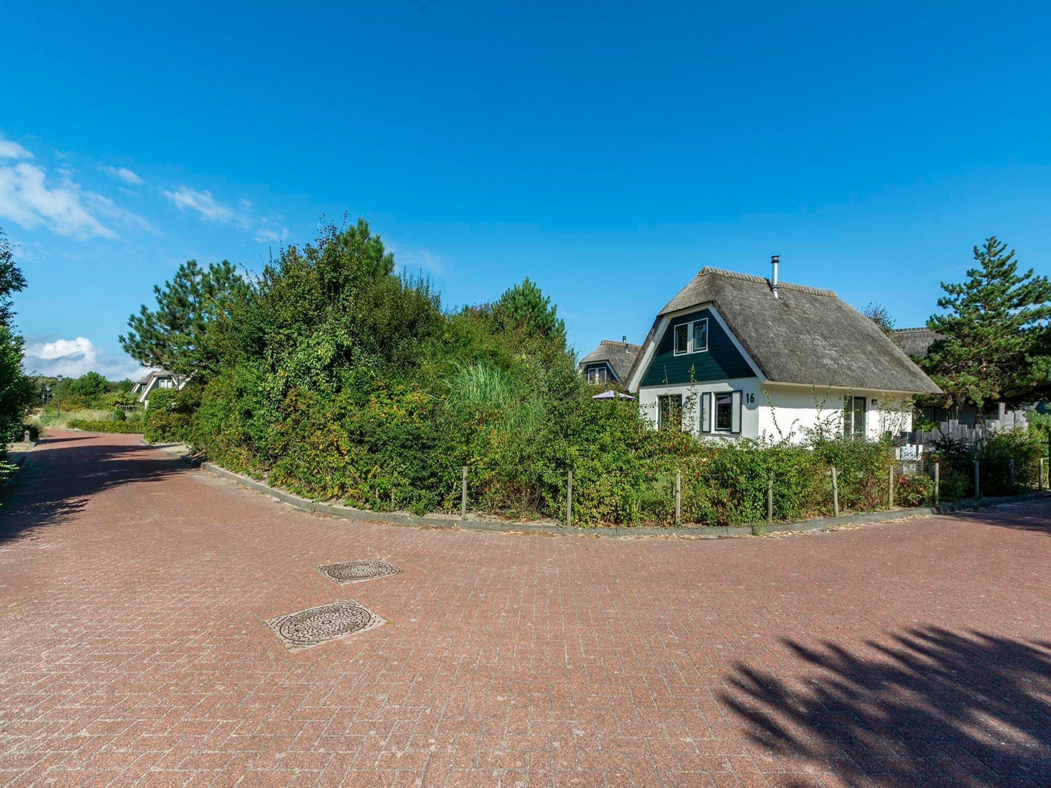 De buitenkant van Duynopgangh 16 in Julianadorp aan Zee