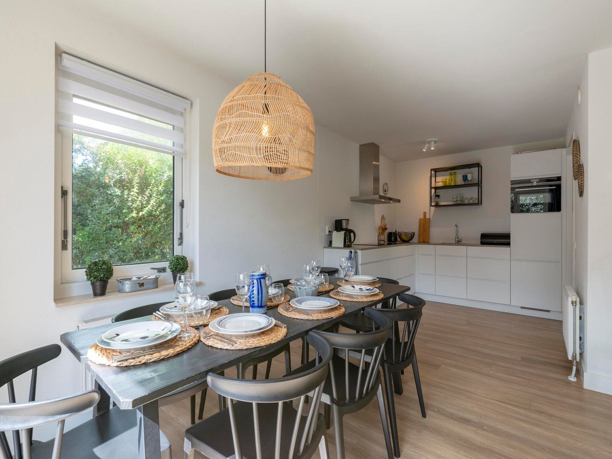 De eetkamer van Duynopgangh 16 in Julianadorp aan Zee