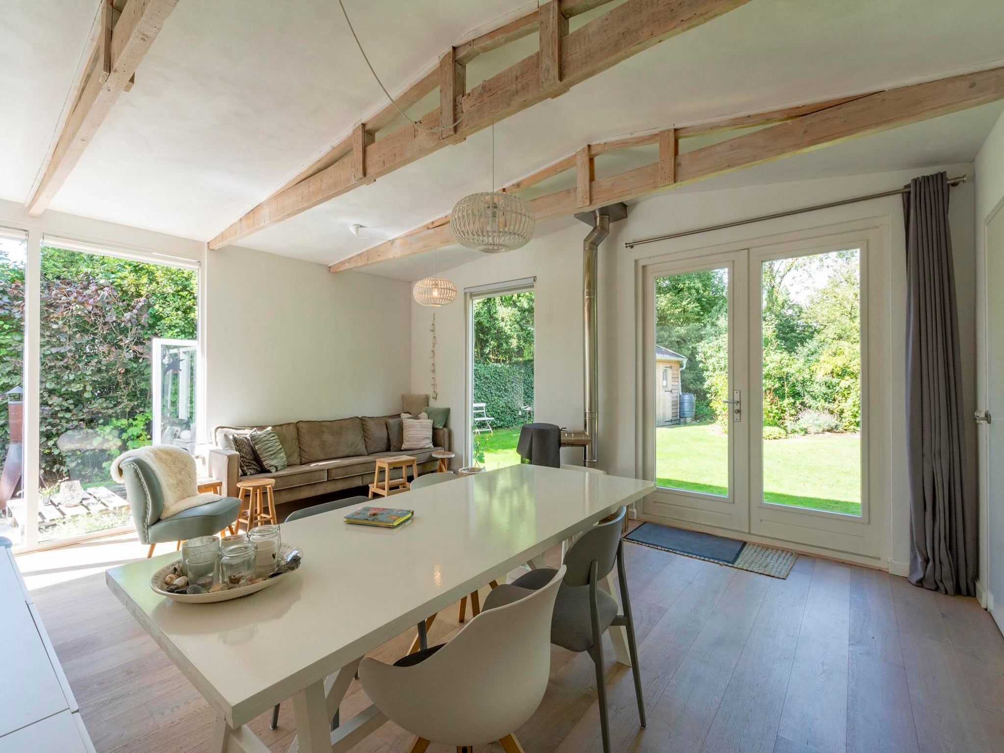 De eetkamer van Eureka 109 in Sint Maartensvlotbrug