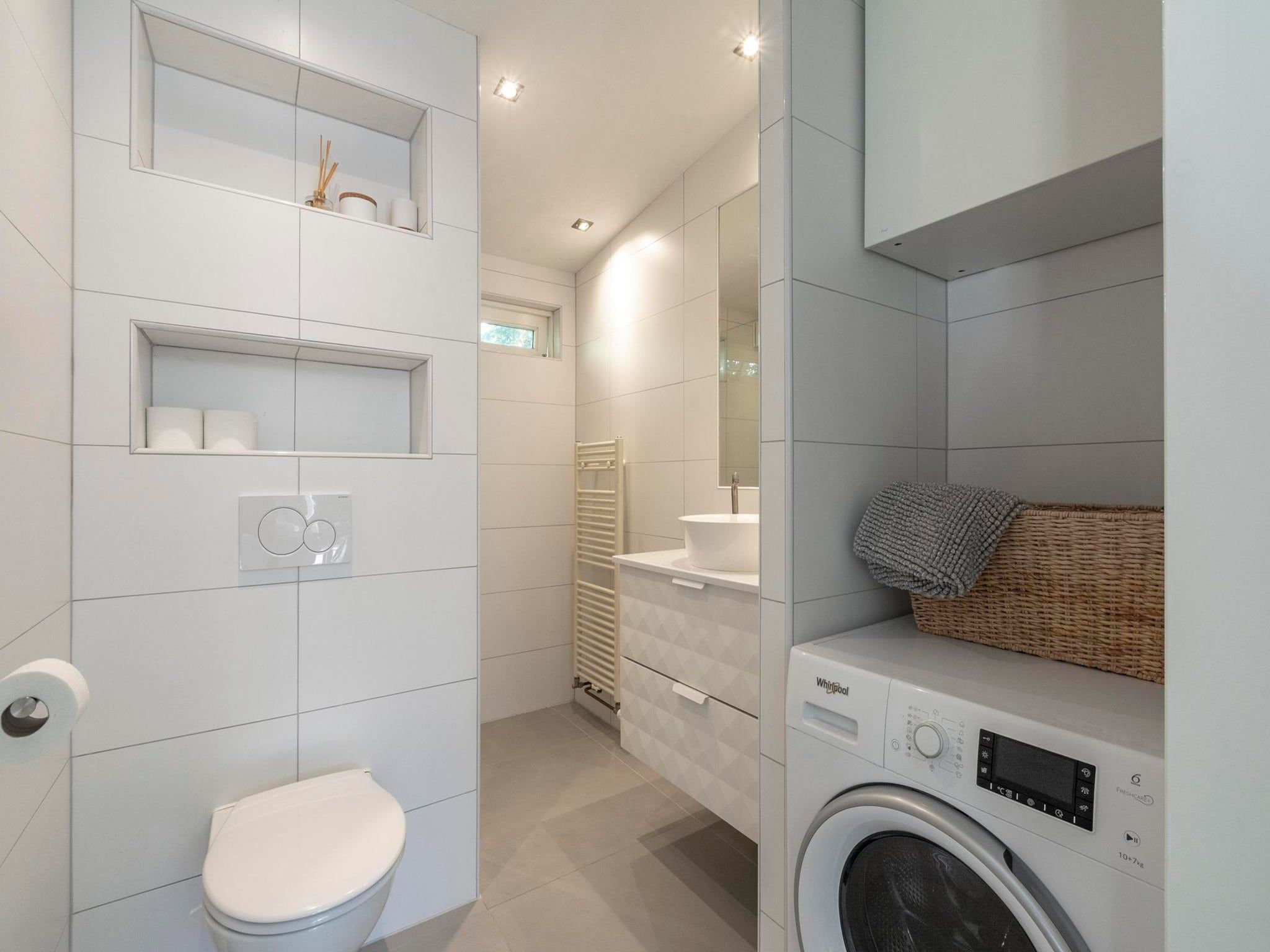 De badkamer van Eureka 109 in Sint Maartensvlotbrug