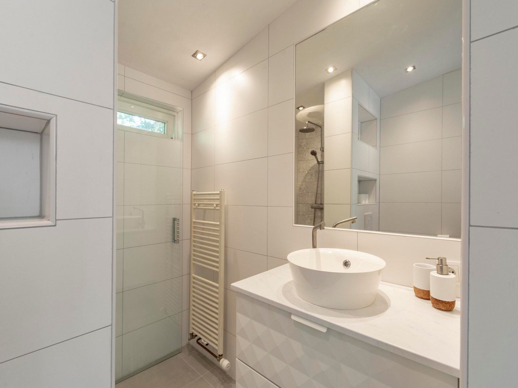 De badkamer van Eureka 109 in Sint Maartensvlotbrug