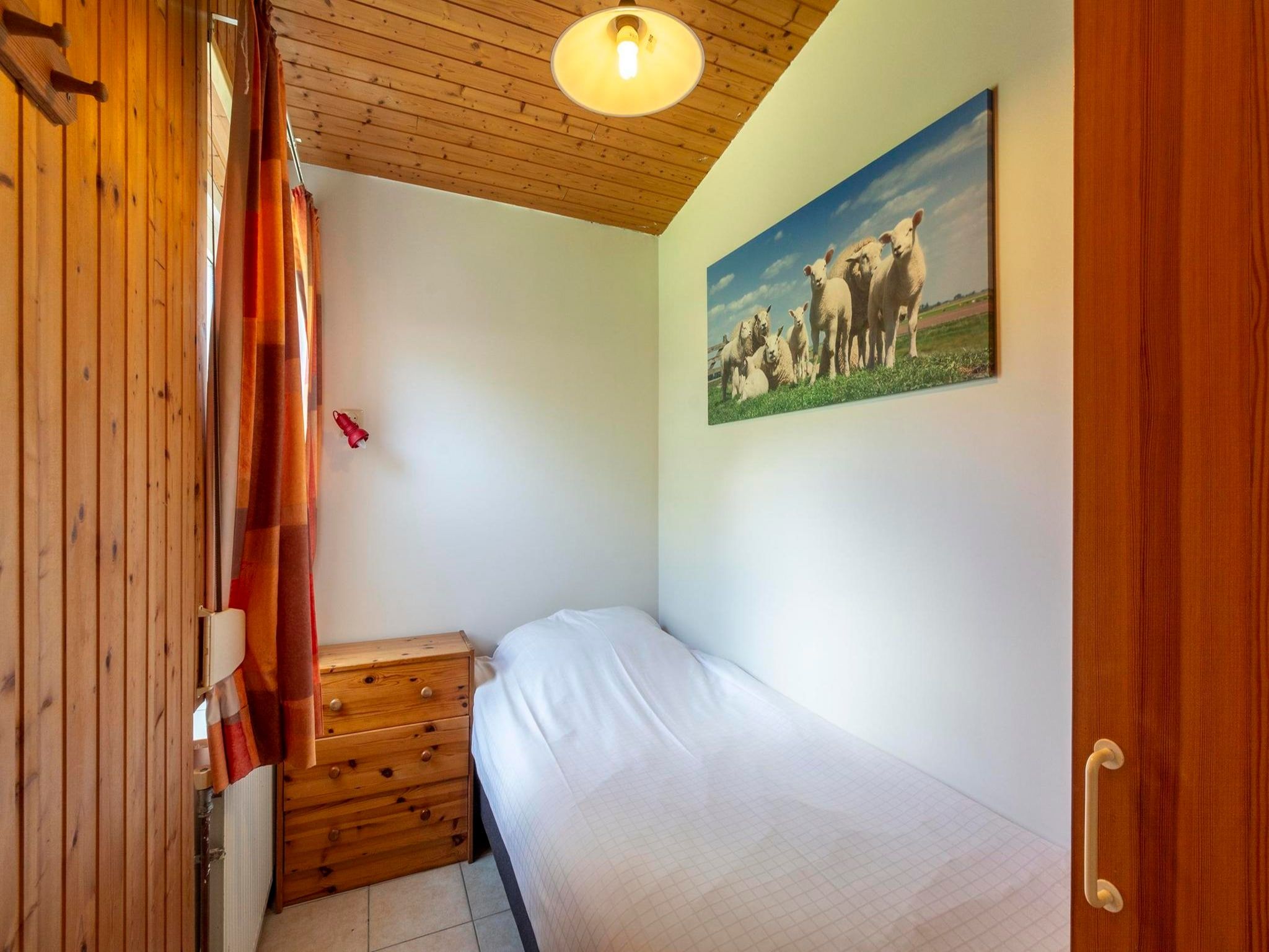 Een slaapkamer van De Blenck 54 in Callantsoog