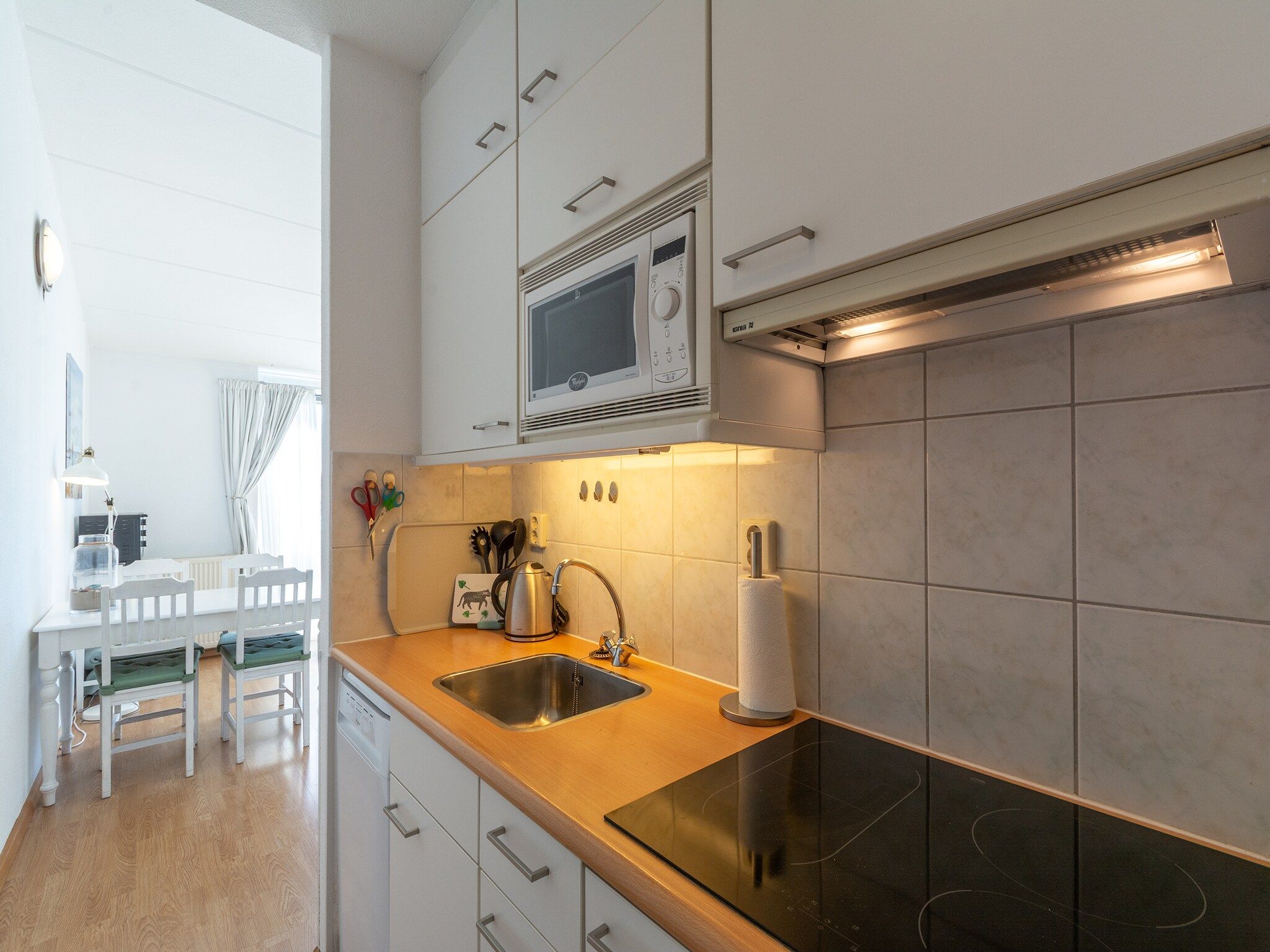 De keuken van Strandslag 225 in Julianadorp aan Zee