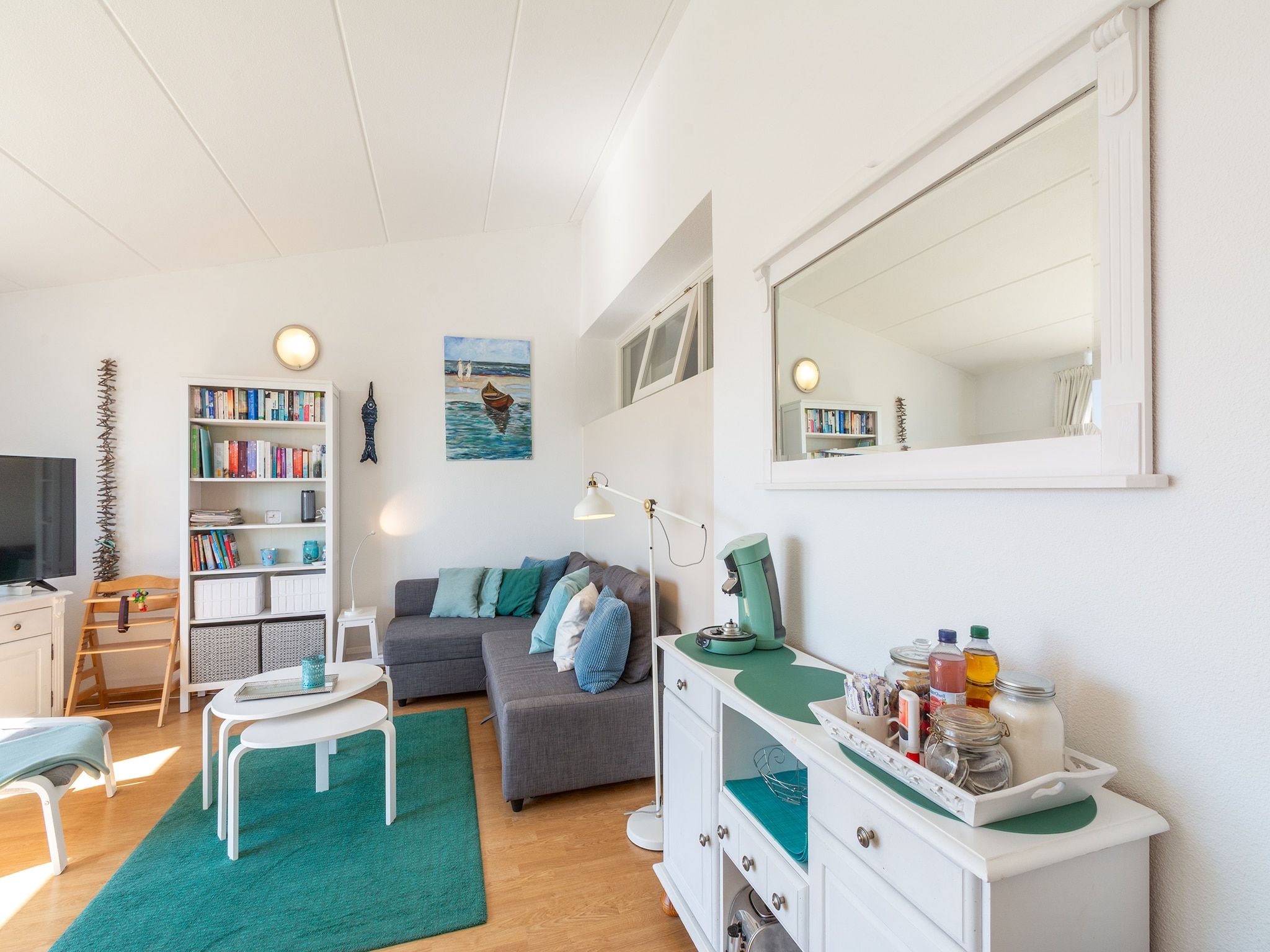 De woonkamer van Strandslag 225 in Julianadorp aan Zee