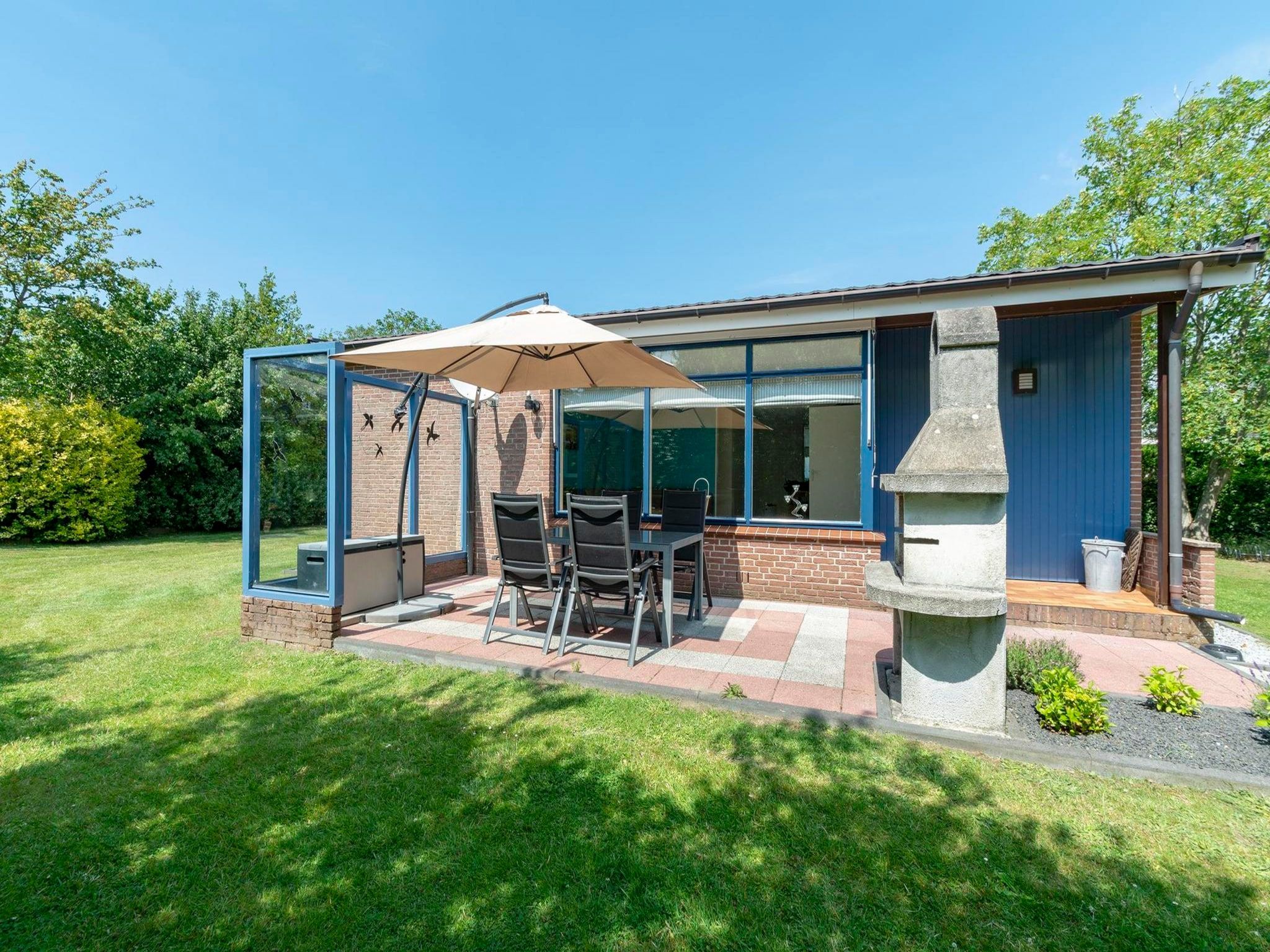 De buitenkant van Eureka 78 in Sint Maartensvlotbrug