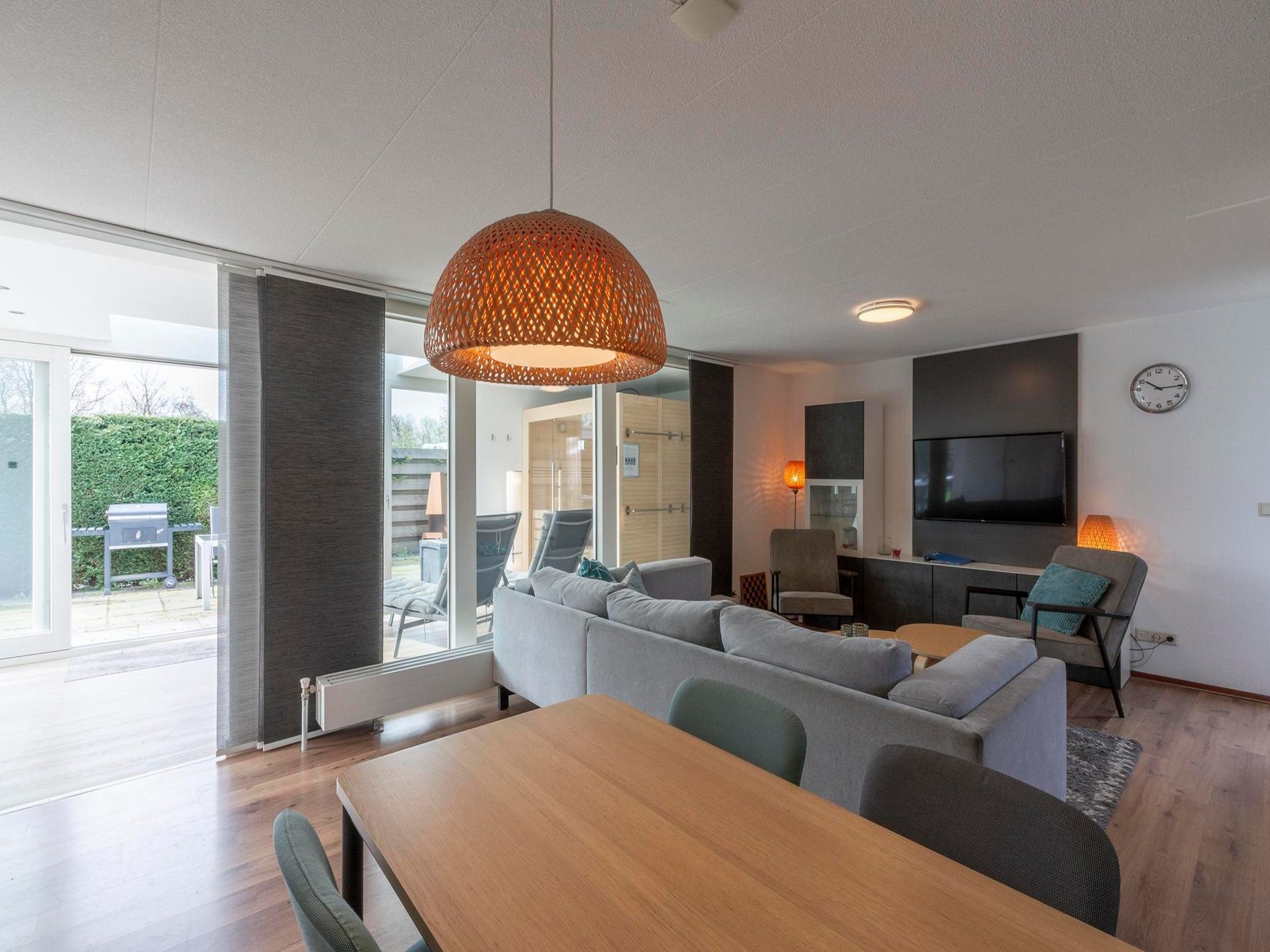 De woonkamer van Eureka 83 in Sint Maartenszee