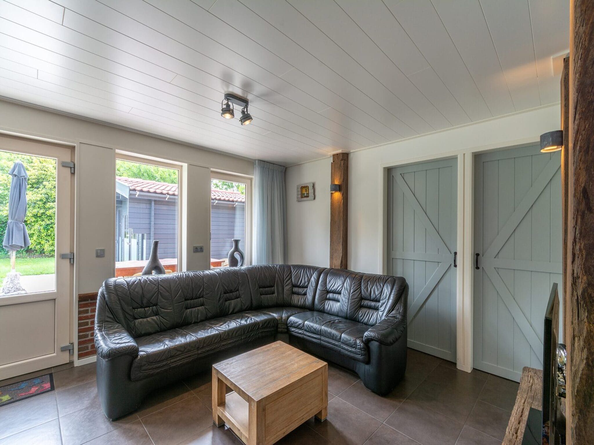 De woonkamer van Garnekuul 13 in Callantsoog