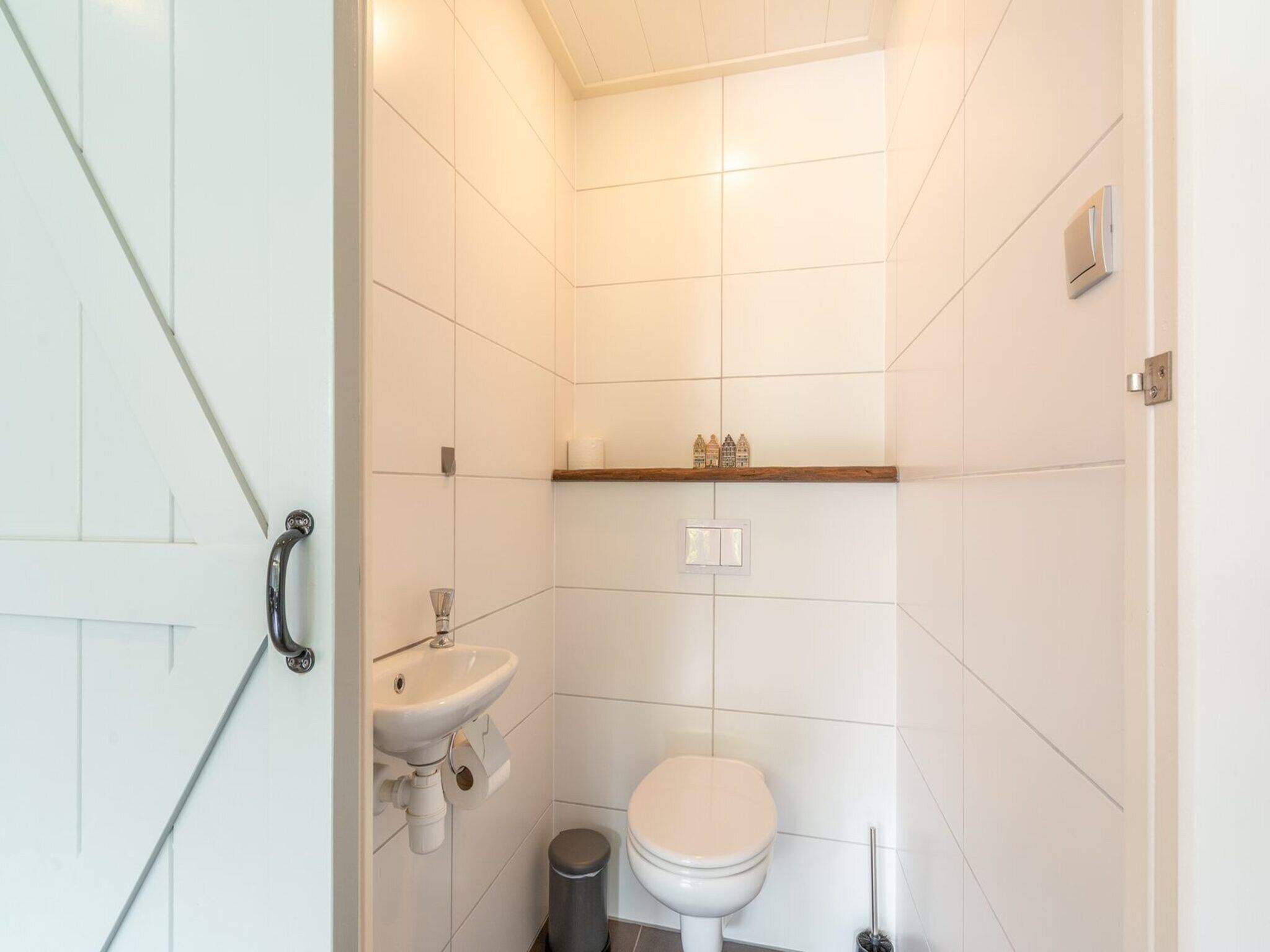 De badkamer van Garnekuul 13 in Callantsoog