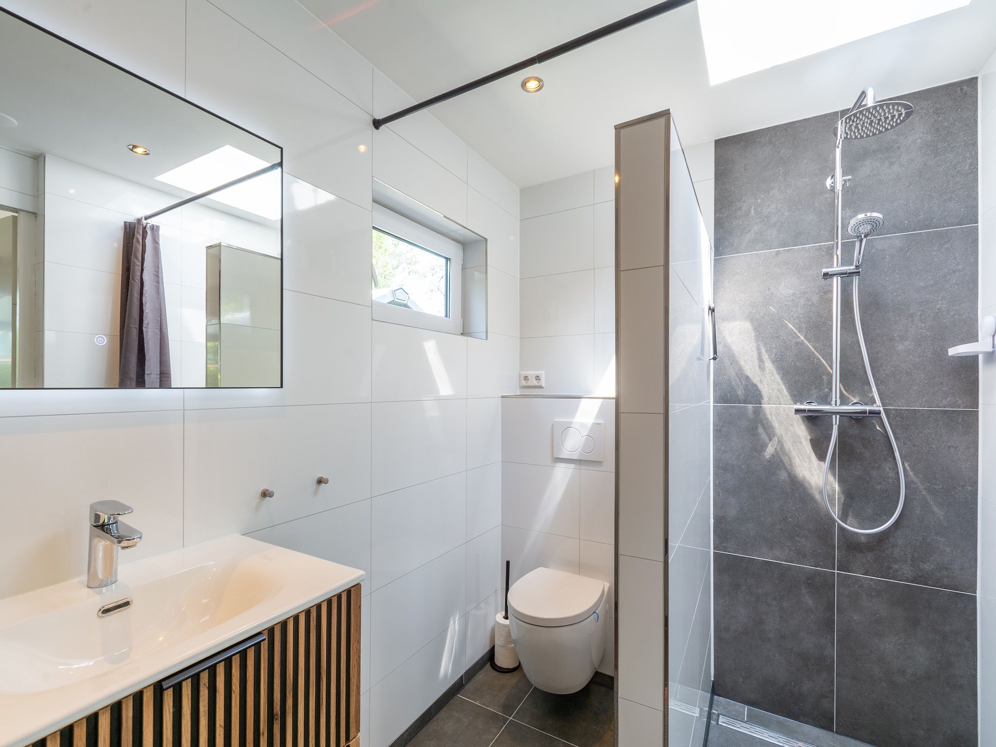 De badkamer van Garnekuul 18 in Callantsoog
