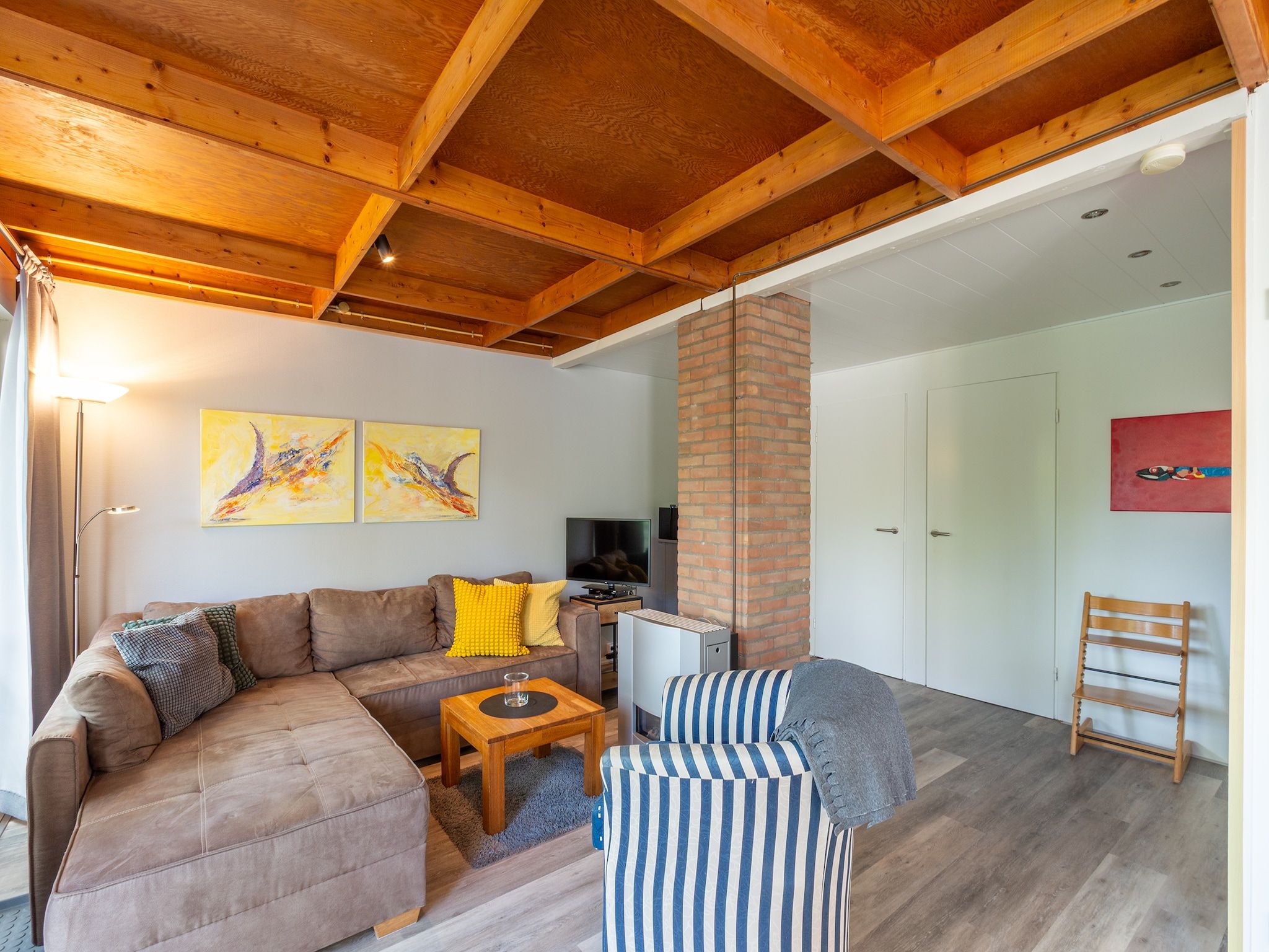 De woonkamer van Garnekuul 18 in Callantsoog