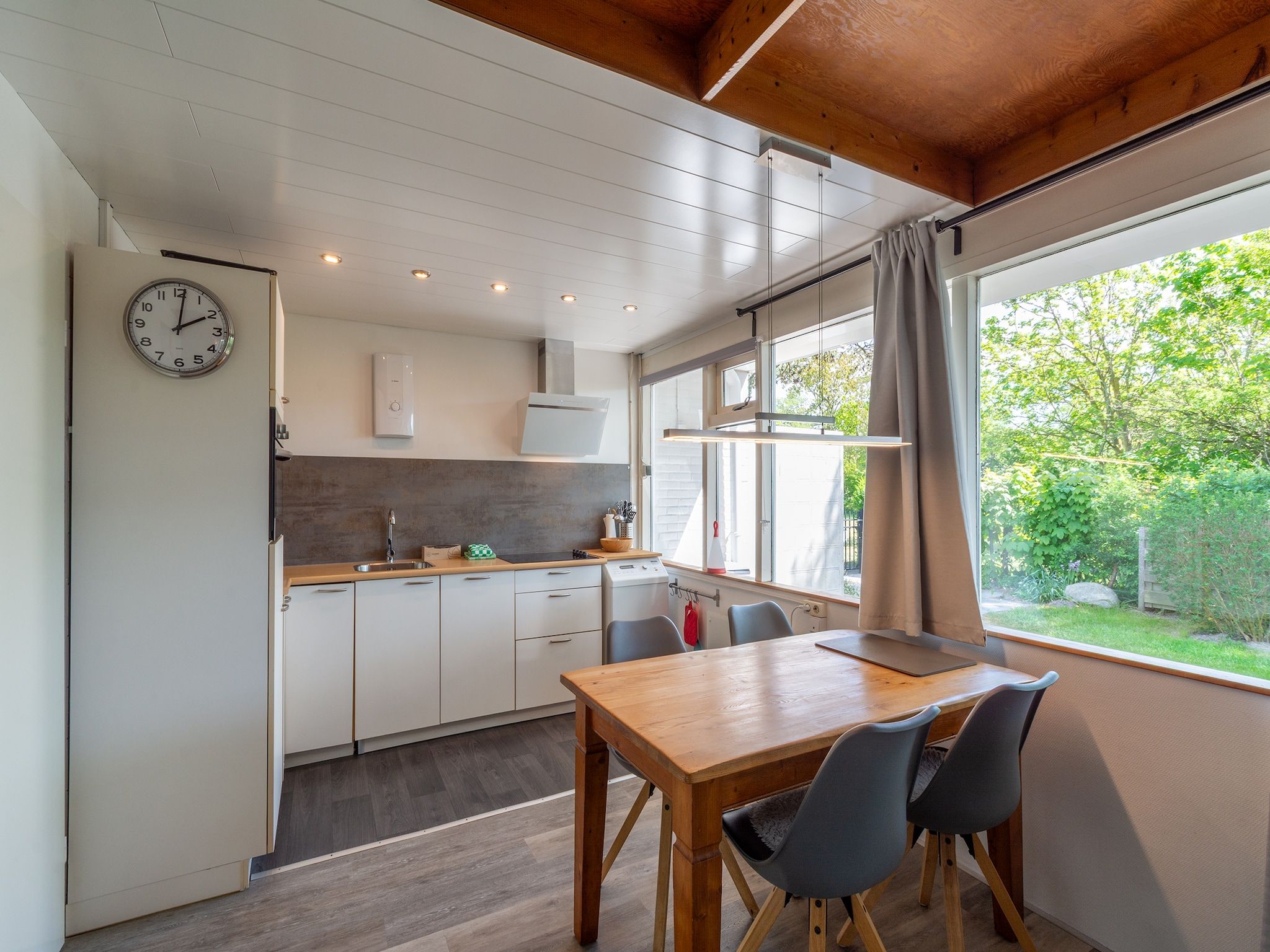De eetkamer van Garnekuul 18 in Callantsoog
