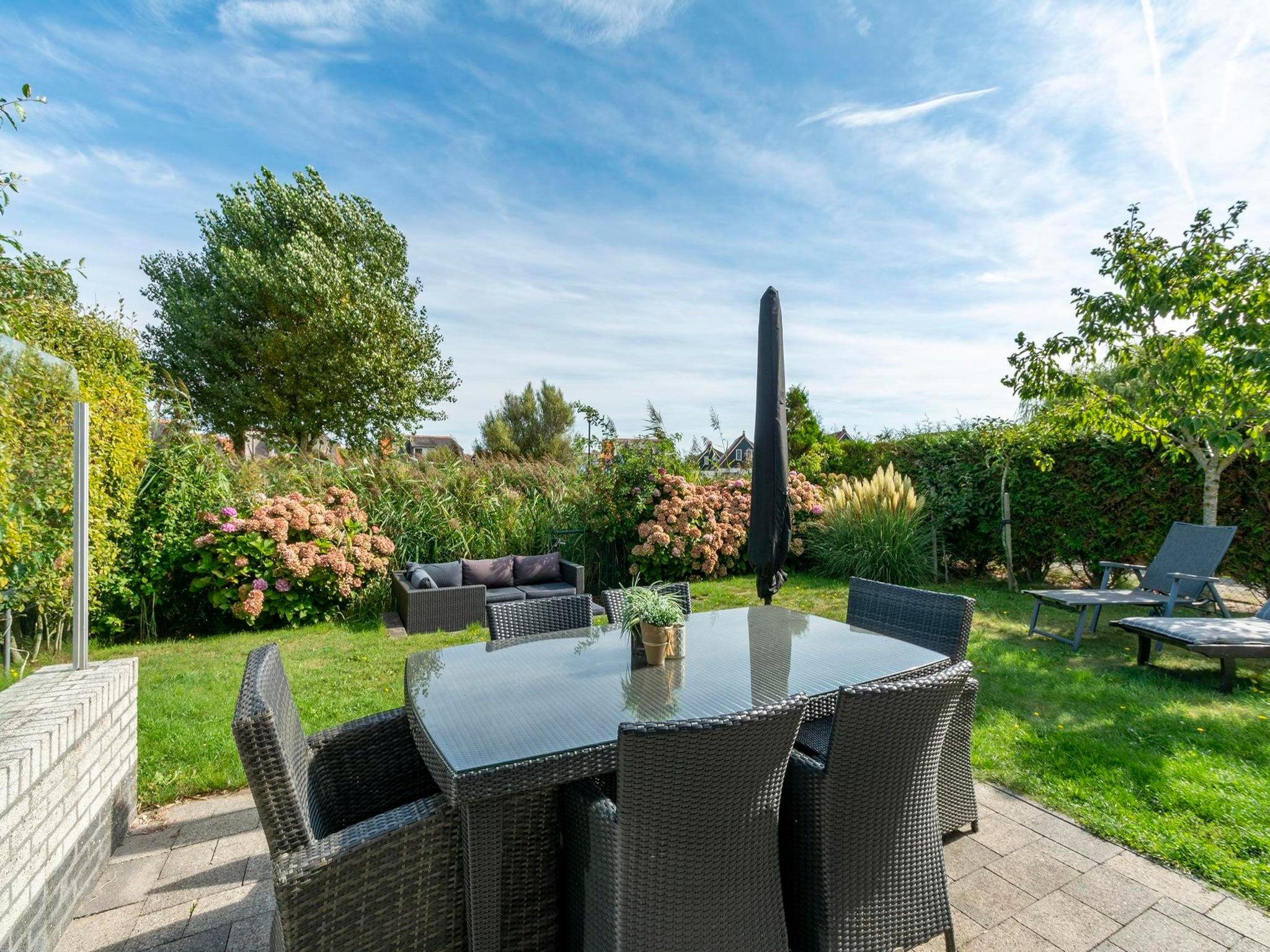 Het terras van De Buitenplaats 37 in Callantsoog