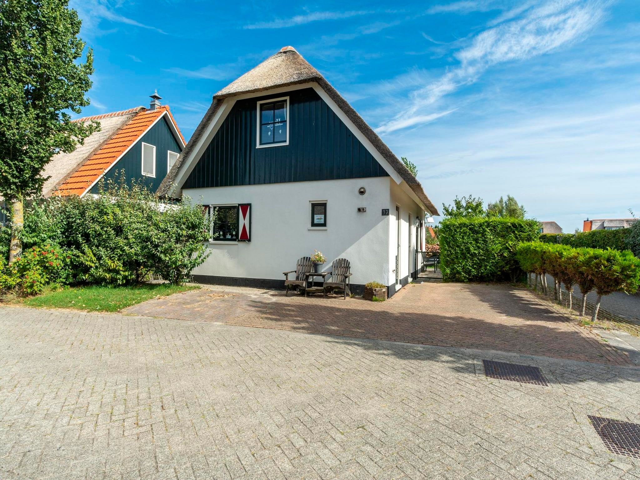 De buitenkant van De Buitenplaats 37 in Callantsoog