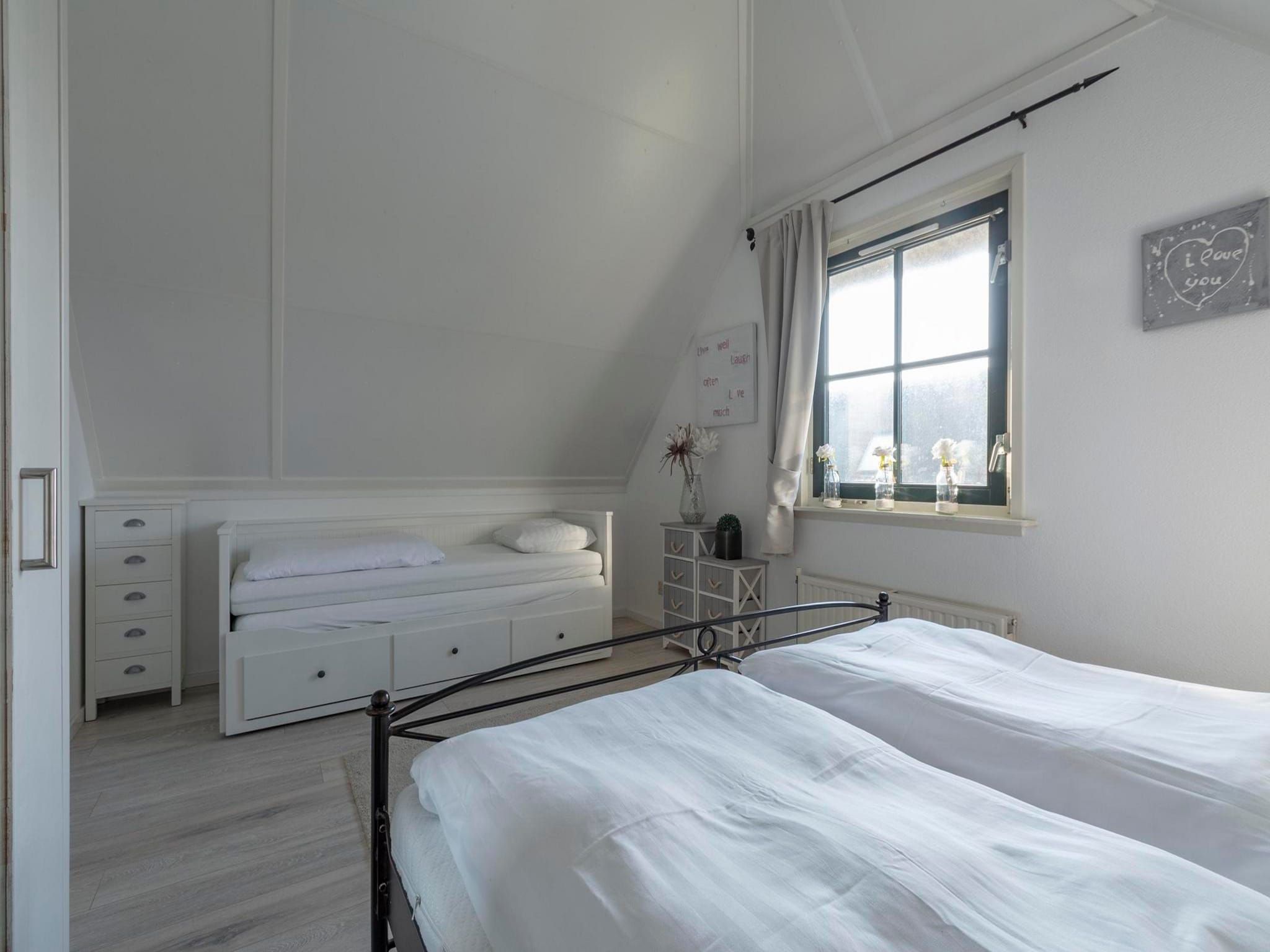 Een slaapkamer van De Buitenplaats 37 in Callantsoog