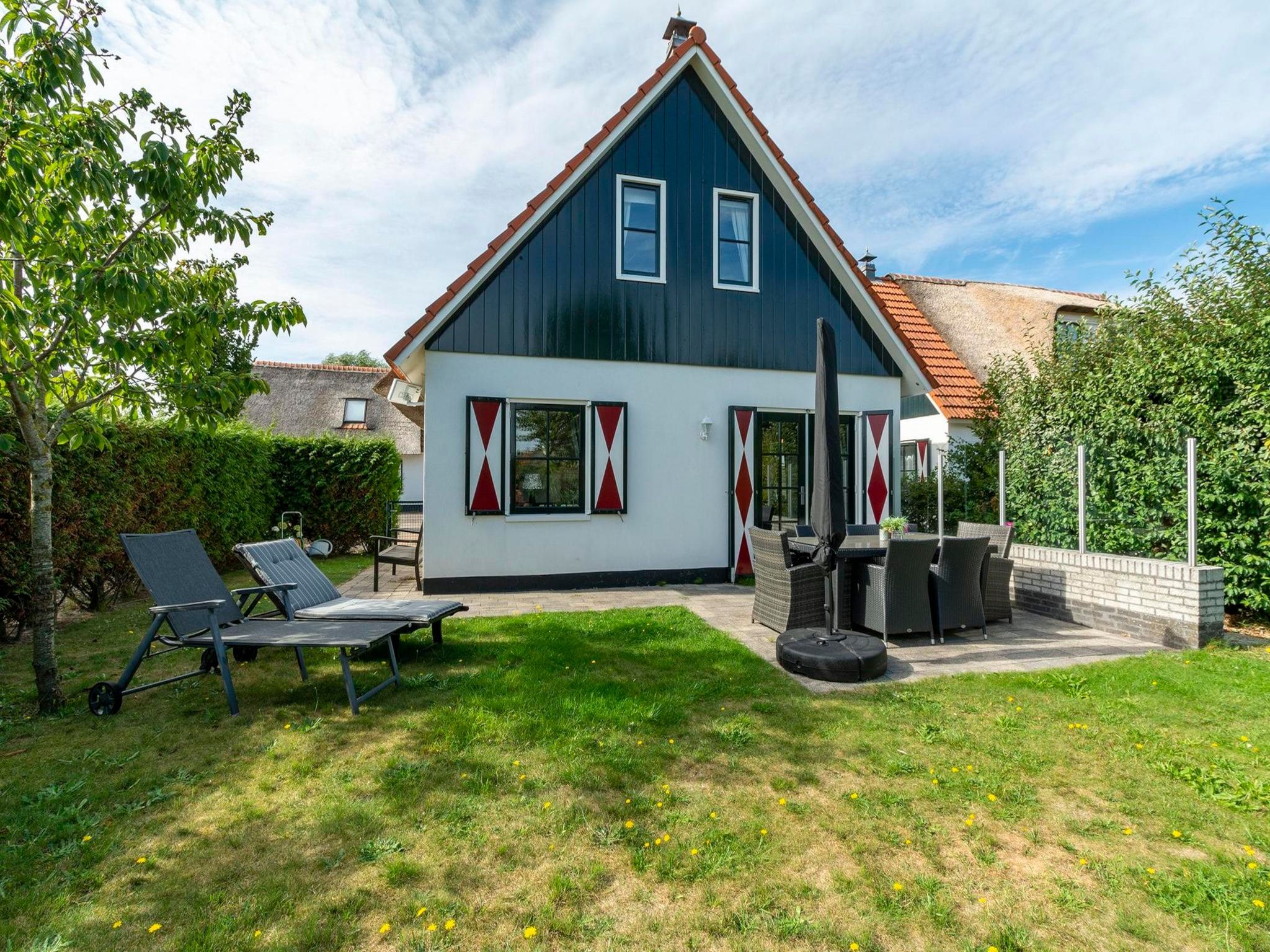 De buitenkant van De Buitenplaats 37 in Callantsoog
