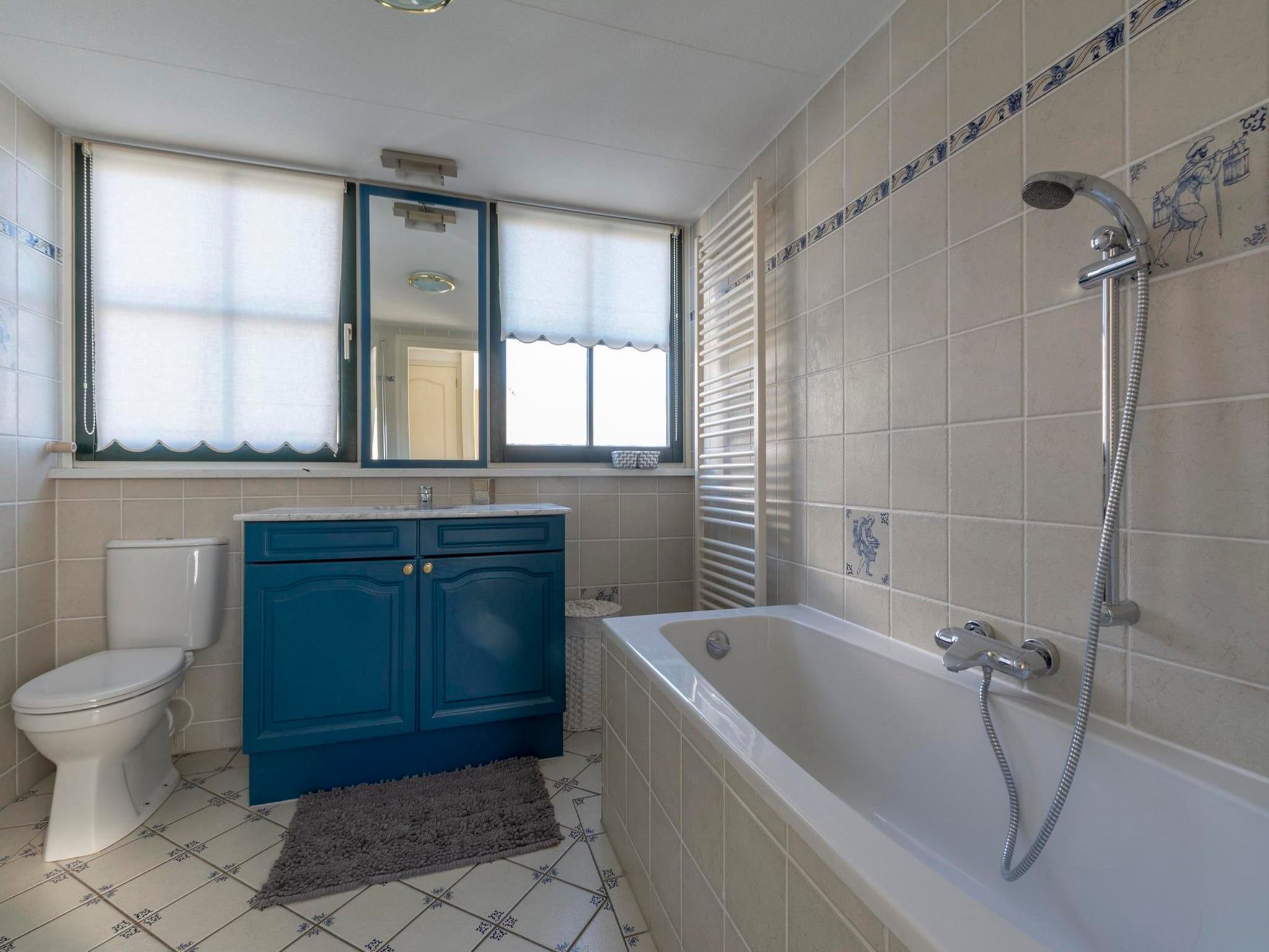 De badkamer van De Buitenplaats 37 in Callantsoog