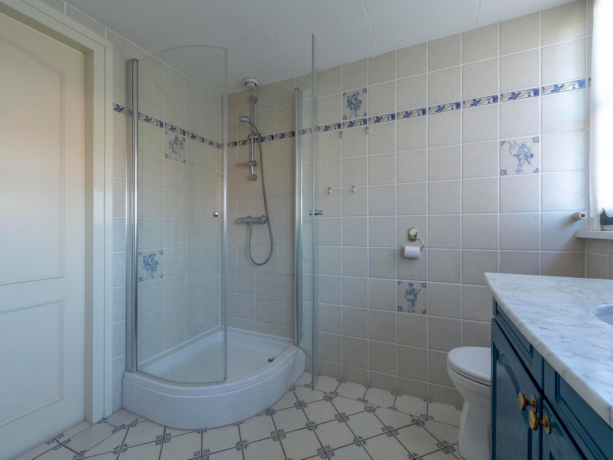 De badkamer van De Buitenplaats 37 in Callantsoog