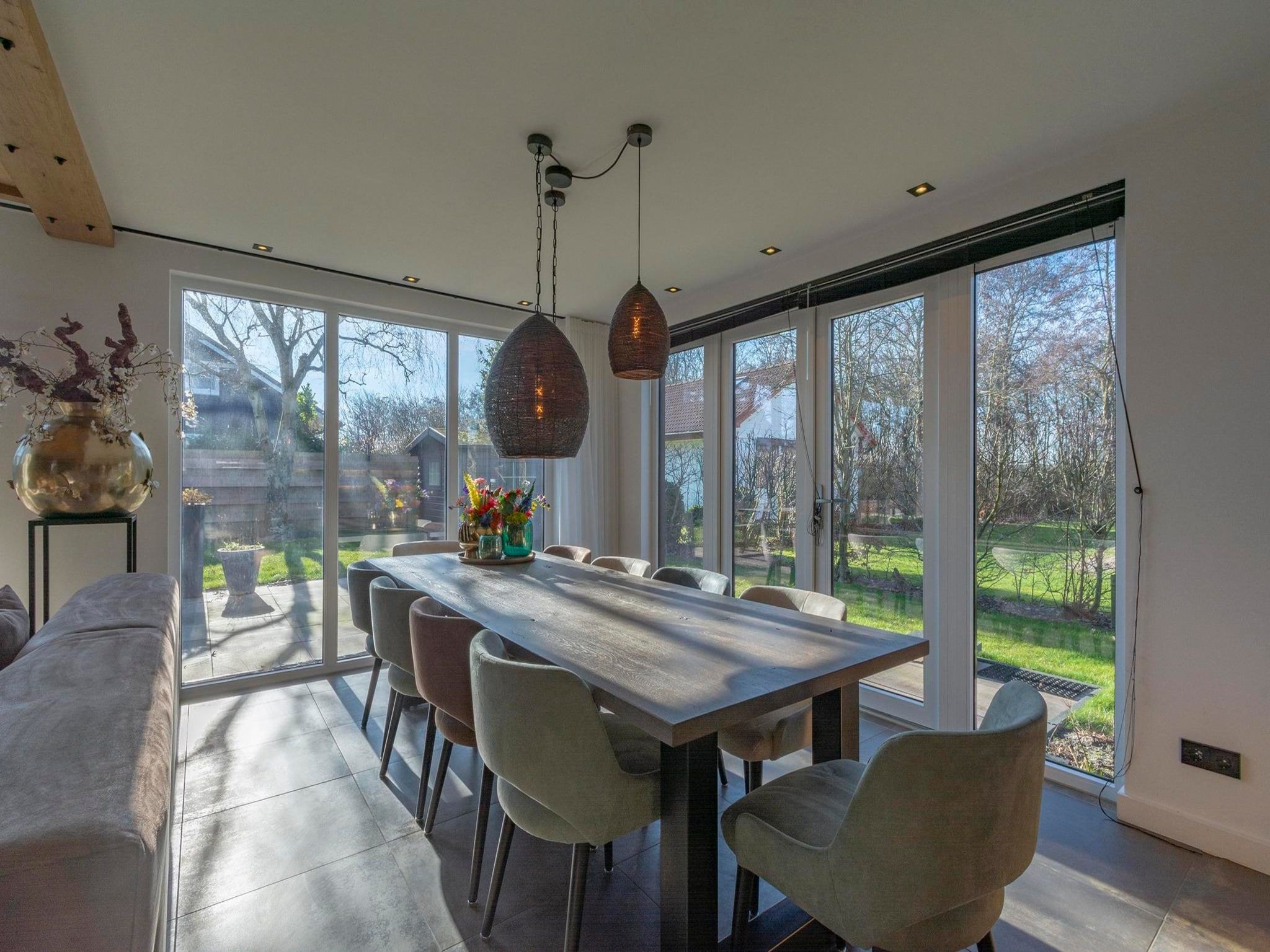 De eetkamer van Luxe Villa Keizerskroon - Keizerkroon 63 in Julianadorp aan Zee