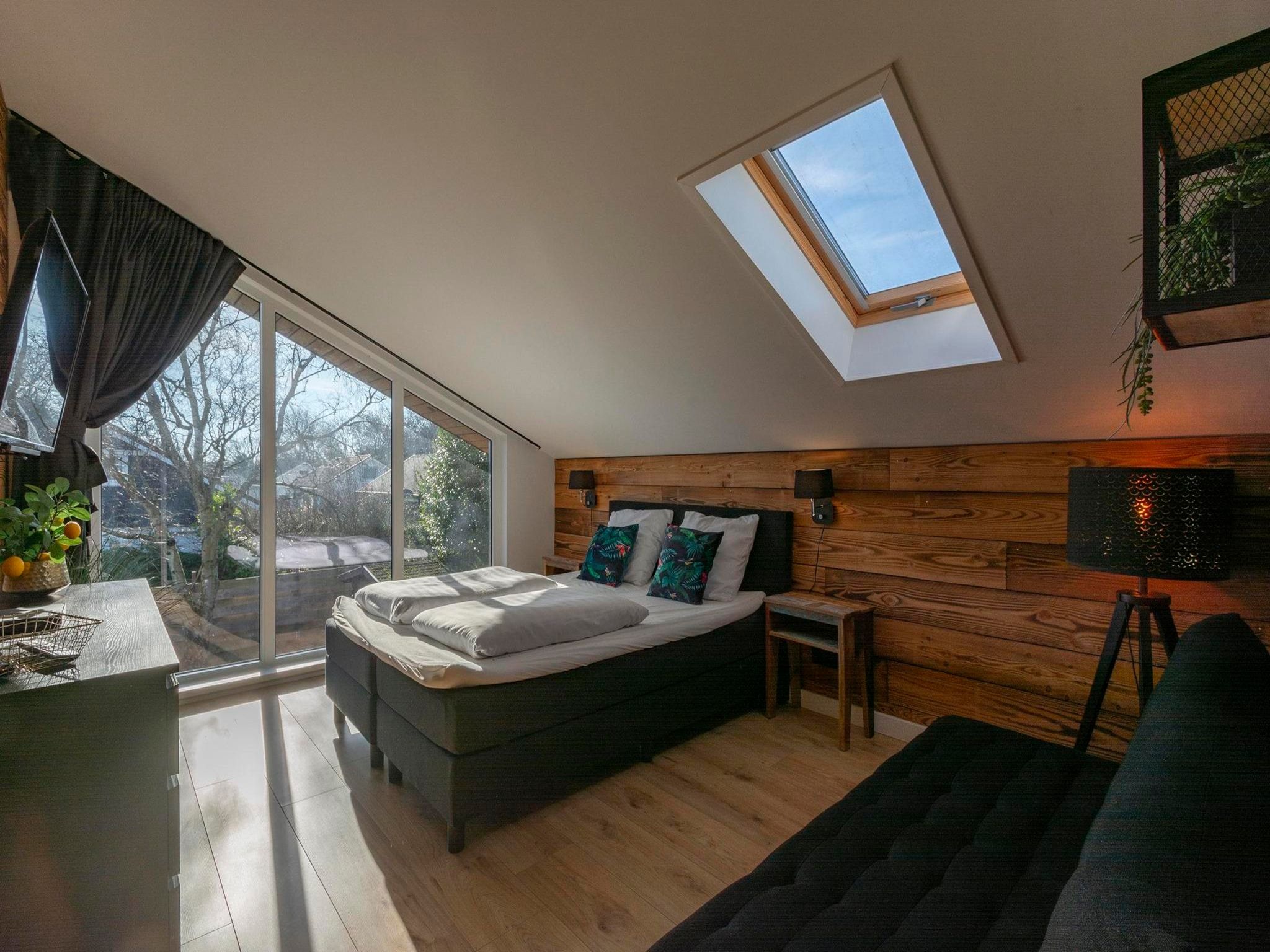 Een slaapkamer van Luxe Villa Keizerskroon - Keizerkroon 63 in Julianadorp aan Zee