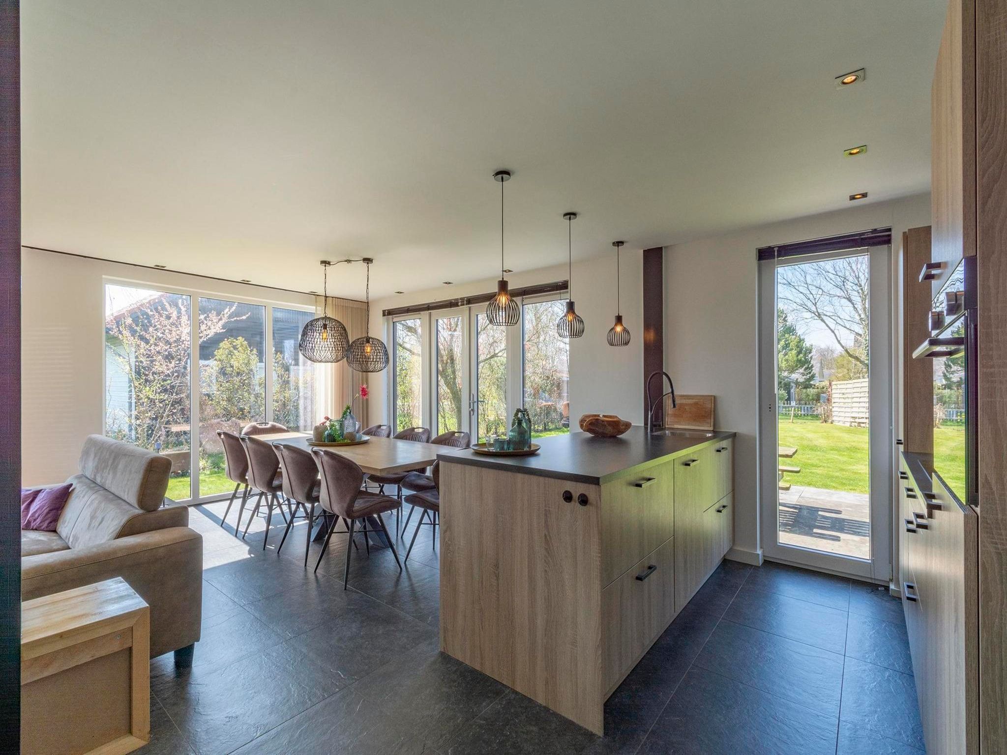 De keuken van Luxe Villa Keizerskroon - Keizerkroon 63 in Julianadorp aan Zee