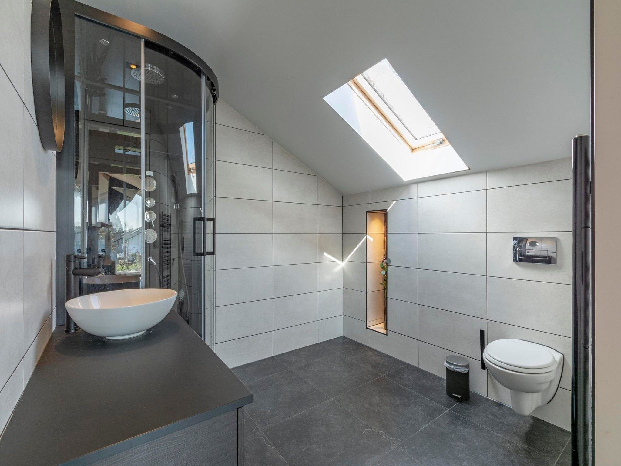 De badkamer van Luxe Villa Keizerskroon - Keizerkroon 63 in Julianadorp aan Zee